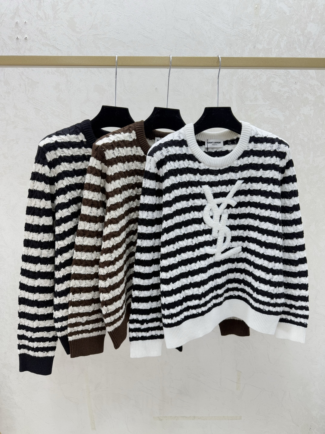 NO:611690,Y Home Early Autumn New Style Contrast Color Striped Hollow Letters Knitted Long Sleeves Color White Coffee Black Size 36.38.40,,alexander wang19860909Y家 早秋新款 撞色条纹镂空字母针织长袖 颜色白色 咖啡 黑色 尺码36.38.40,,alexander wang,Women's clothing