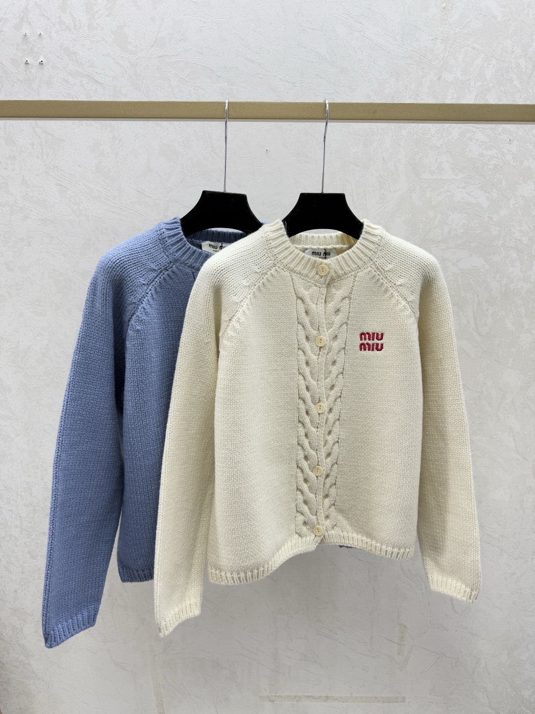 NO:611695,M family early autumn new style solid color simple knitted long-sleeved cardigan color apricot blue size 36.38.40,,alexander wang19860909M家 早秋新款 纯色简约针织长袖开衫 颜色杏色 蓝色 尺码36.38.40,,alexander wang,Women's clothing
