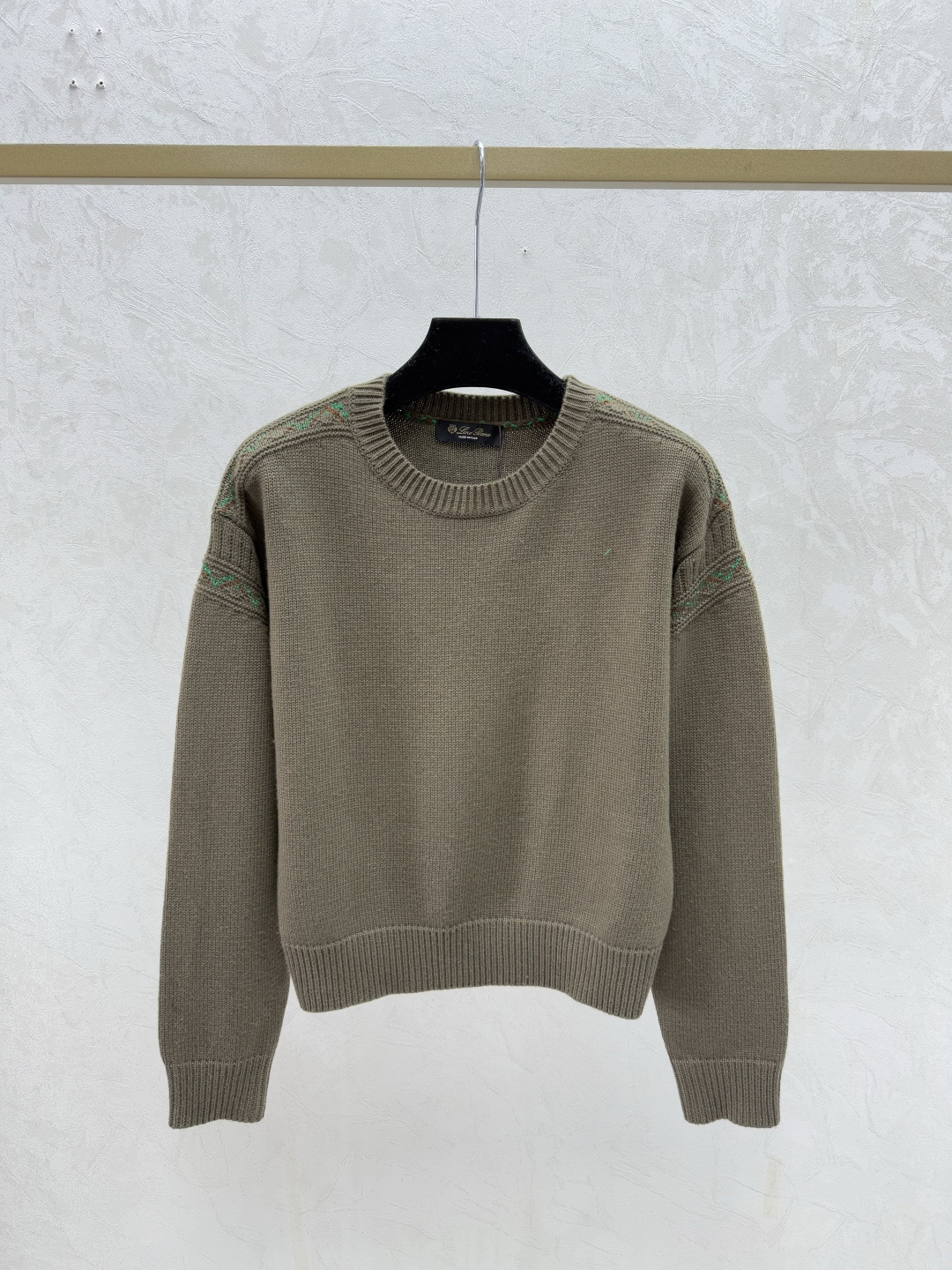 NO:621768,LP home early autumn new solid color simple round neck knitted long-sleeved cardigan color coffee size 36.38.40, loro piana, alexander wang19860909LP家 早秋新款 纯色简约圆领针织长袖开衫 颜色咖啡 尺码36.38.40,,loro piana,alexander wang,Women's clothing