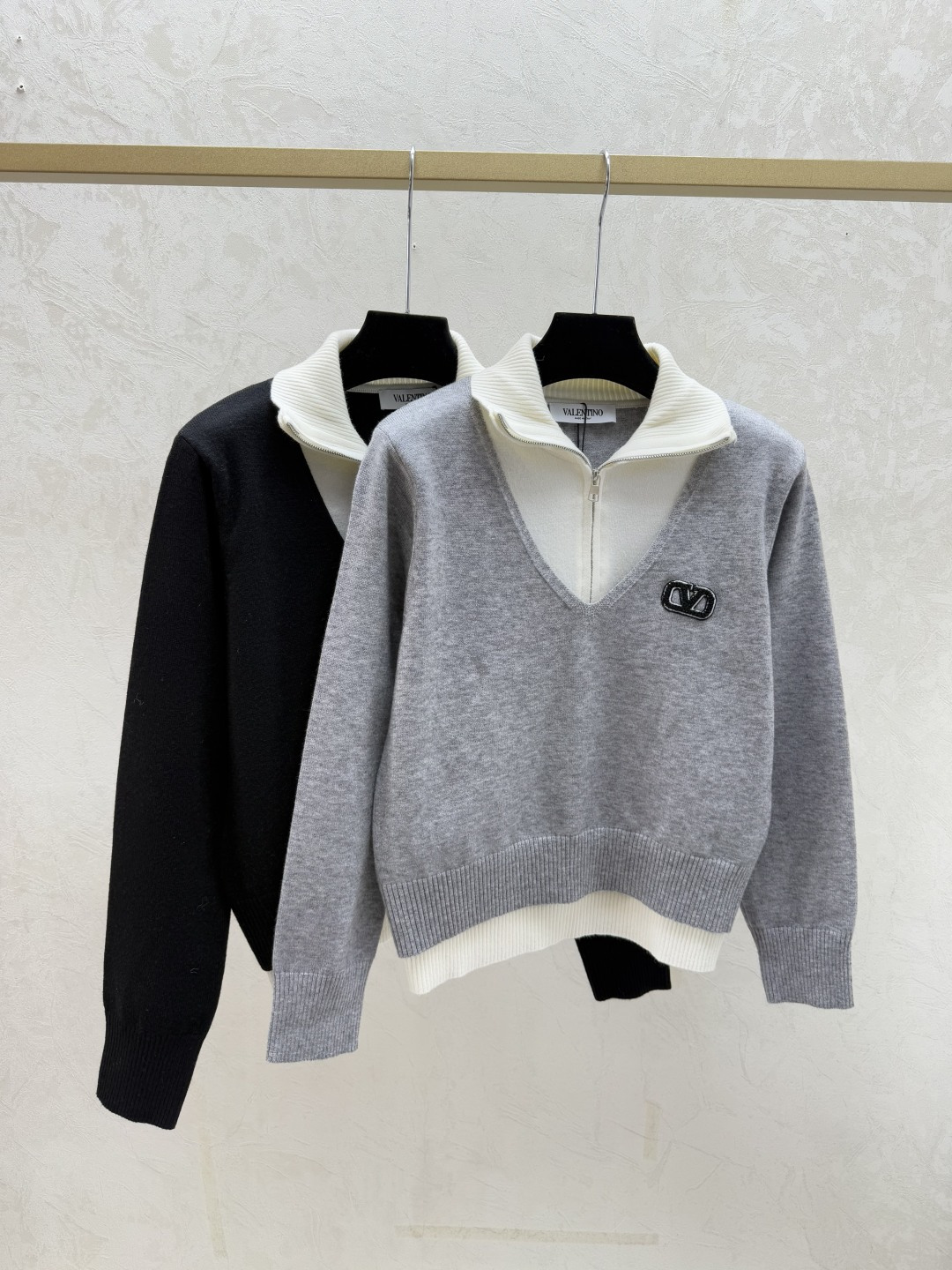 NO:622478,VA Home Early Autumn New Style Contrast Color Fake Two-piece Lapel Knitted Long Sleeve Color Gray Black Size 36.38.40,,alexander wang19860909VA家 早秋新款 撞色假两件翻领针织长袖 颜色灰色 黑色 尺码36.38.40,,alexander wang,Women's clothing