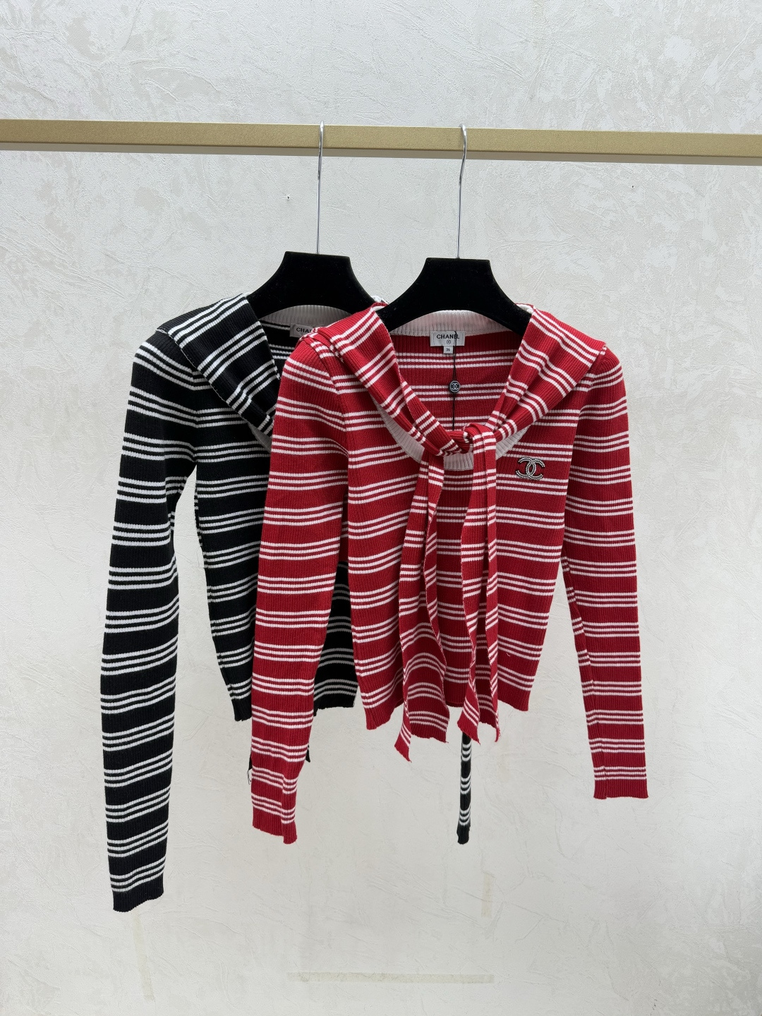 NO:622483,CH Home Early Autumn New Style Contrast Color Striped Shawl Round Neck Knitted Long Sleeve Color Red Black Size 36.38.40,,shawls,alexander wang19860909CH家 早秋新款 撞色条纹披肩圆领针织长袖 颜色红色 黑色 尺码36.38.40,,shawls,alexander wang,Women's clothing