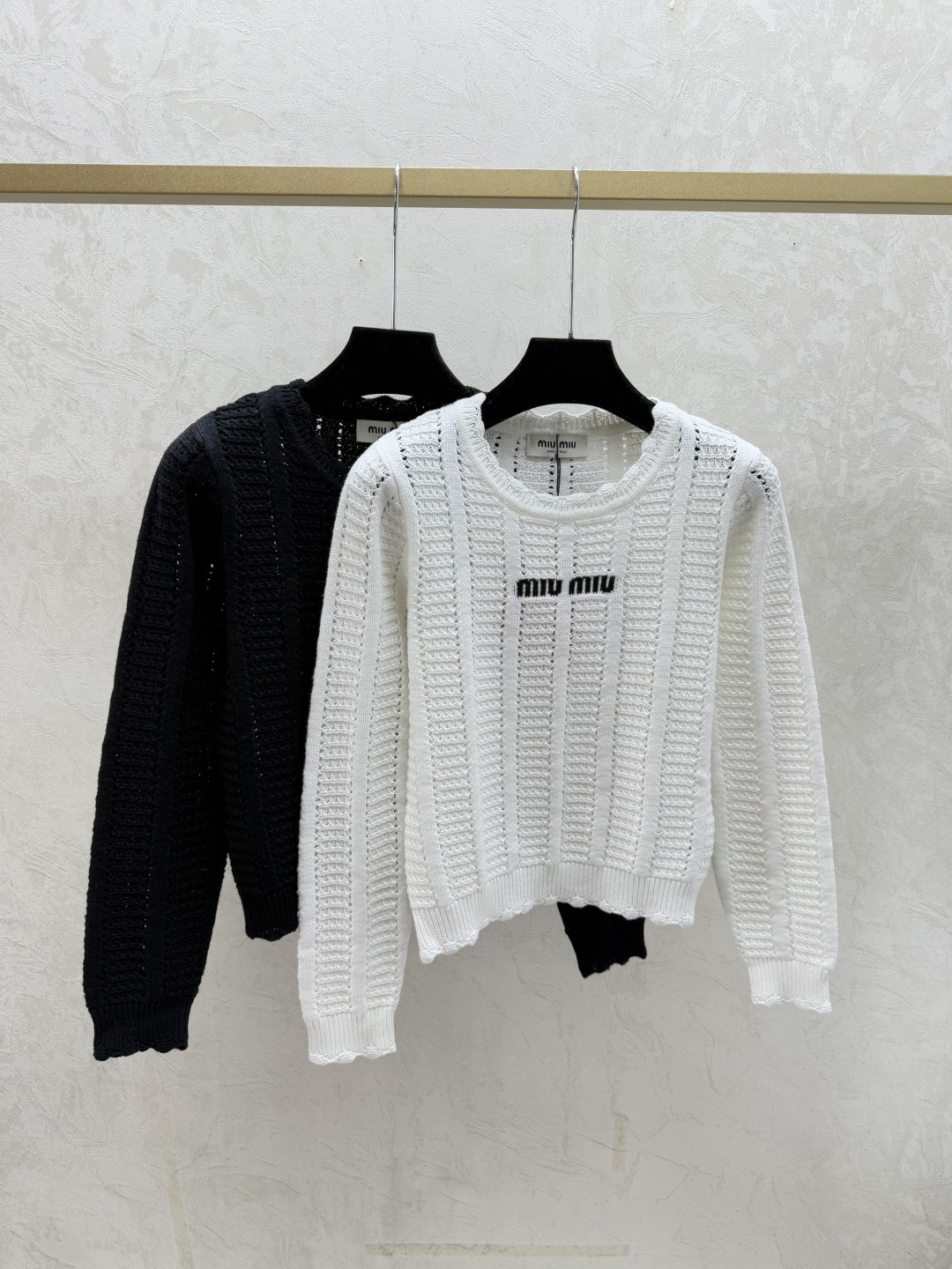NO:622490,M family early autumn new style solid color hollow round neck knitted long sleeves color white black size 36.38.40,,alexander wang19860909M家 早秋新款 纯色镂空圆领针织长袖 颜色白色 黑色 尺码36.38.40,,alexander wang,Women's clothing