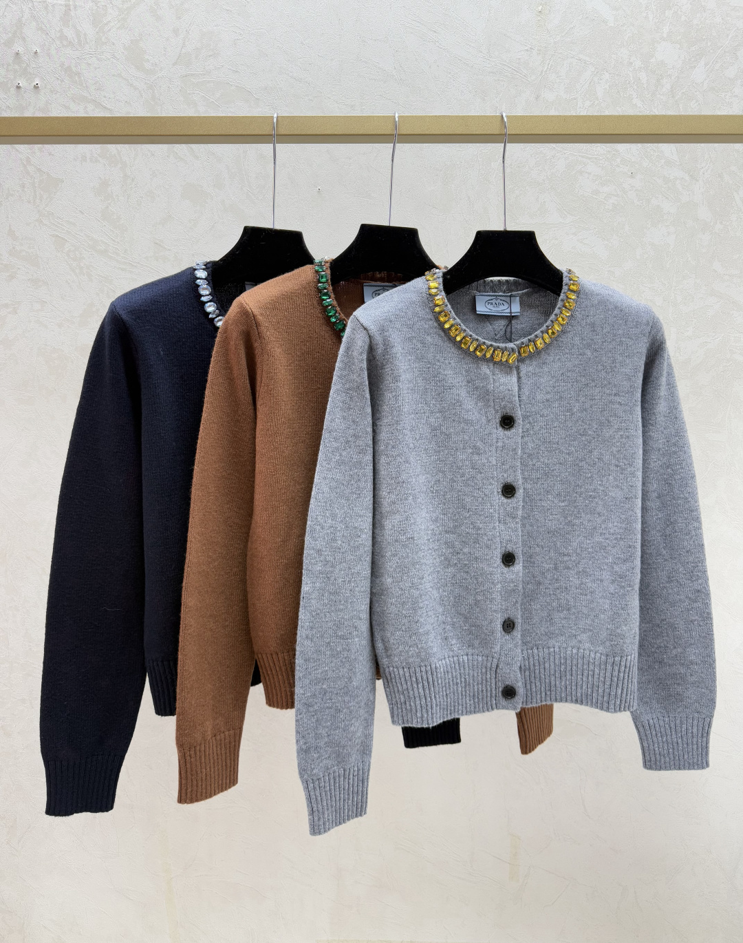 NO:622501,P Home Early Autumn New Heavy Beading Round Neck Knitted Long Sleeve Cardigan Color Gray Coffee Royal Blue Size 36.38.40,,alexander wang19860909Ｐ家 早秋新款 重工钉珠圆领针织长袖开衫 颜色灰色 咖啡 宝蓝 尺码36.38.40,,alexander wang,Women's clothing