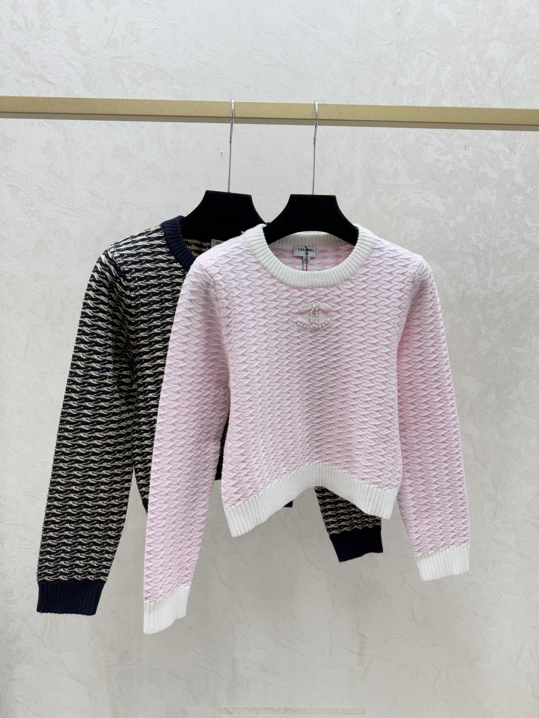 NO:625223,CH Home Early Autumn New Style Contrast Color Bead Letters Round Neck Knitted Long Sleeves Color White Royal Blue Size 36.38.40,,alexander wang19860909CH家 早秋新款 撞色钉珠字母圆领针织长袖 颜色白色 宝蓝 尺码36.38.40,,alexander wang,Women's clothing