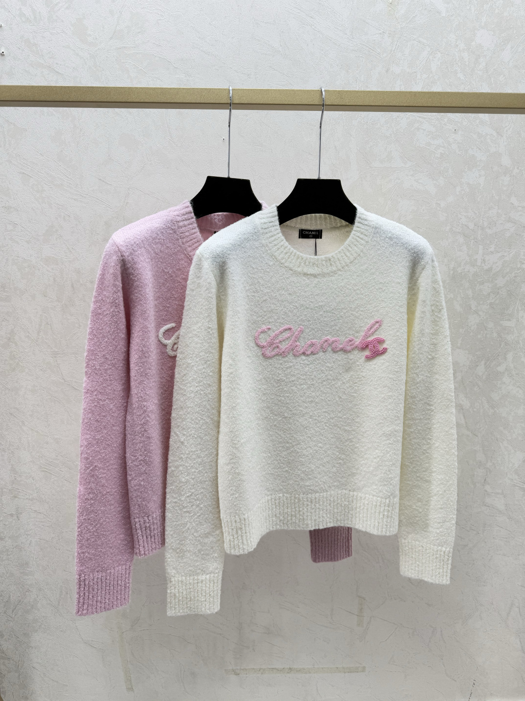 NO:625233,CH Home Early Autumn New Style Contrast Letter Jacquard Round Neck Knitted Long Sleeve Color White Pink Size 36.38.40,,alexander wang19860909CH家 早秋新款 撞色字母提花圆领针织长袖 颜色白色 粉色 尺码36.38.40,,alexander wang,Women's clothing