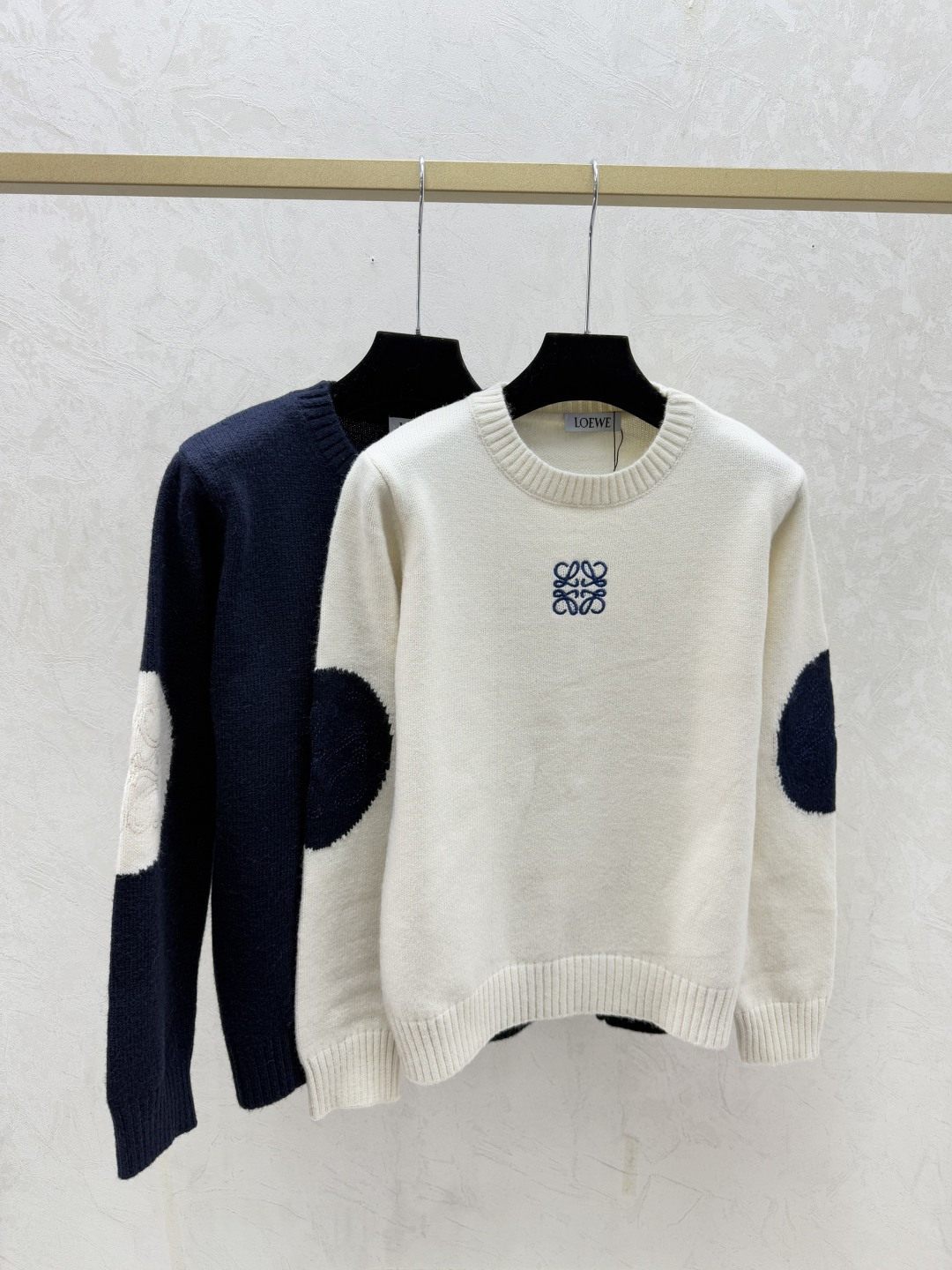 NO:625238,LO Home Early Autumn New Style Contrast Letter Round Neck Knitted Long Sleeve Color Apricot Royal Blue Size 36.38.40,,alexander wang19860909LO家 早秋新款 撞色字母圆领针织长袖 颜色杏色 宝蓝 尺码36.38.40,,alexander wang,Women's clothing