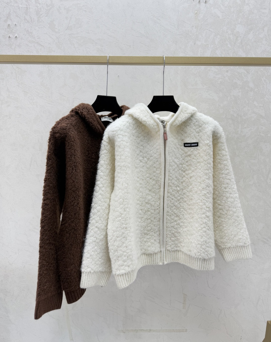 NO:626173,M family early autumn new solid color hooded knitted long-sleeved cardigan color white coffee size 36.38.40,,hats,alexander wang19860909M家 早秋新款 纯色连帽针织长袖开衫 颜色白色 咖啡 尺码36.38.40,,hats,alexander wang,Women's clothing