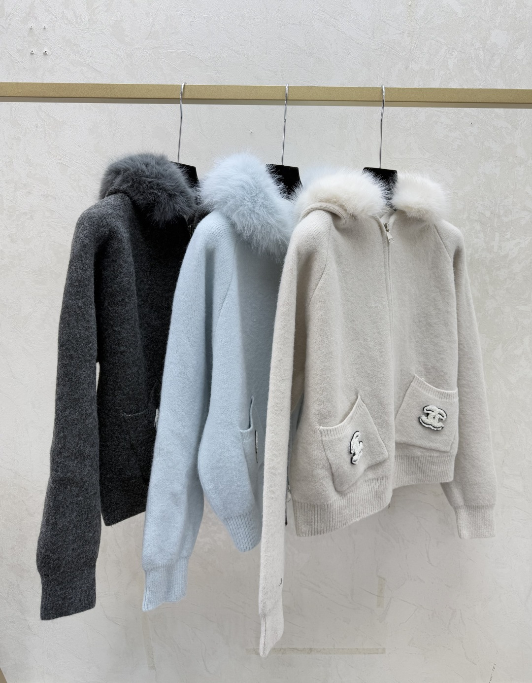NO:626181,CH Home Early Autumn New Solid Color Feathered Hooded Knitted Long-Sleeved Cardigan Color Apricot Blue Gray Size 36.38.40,,hats,alexander wang19860909CH家 早秋新款 纯色羽饰连帽针织长袖开衫 颜色杏色 蓝色 灰色 尺码36.38.40,,hats,alexander wang,Women's clothing