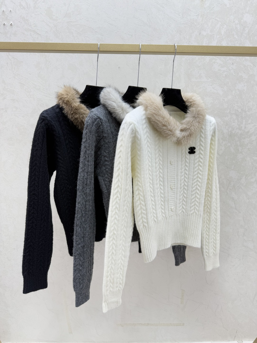 NO:656126,CH Home Early Autumn New Solid Color Hooded Feather Knitted Long-Sleeved Cardigan Color White Gray Black Size 36.38.40,,hats,alexander wang19860909CH家 早秋新款 纯色连帽羽饰针织长袖开衫 颜色白色 灰色 黑色 尺码36.38.40,,hats,alexander wang,Women's clothing