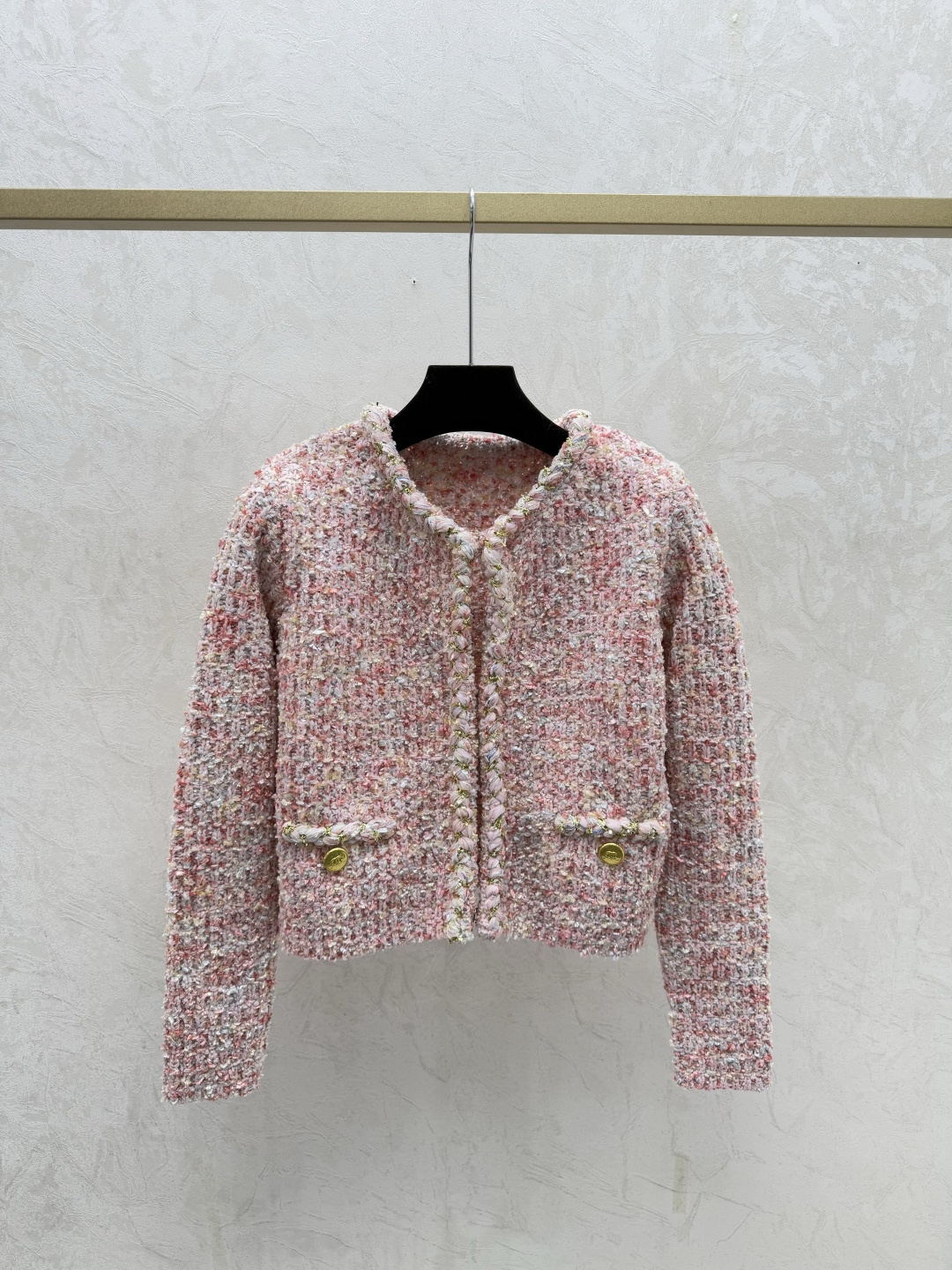 NO:657922,CH Home Early Autumn New Style Contrast Gold and Silver Thread Round Neck Knitted Long-Sleeved Cardigan Color Pink Size 36.38.40,,alexander wang19860909CH家 早秋新款 撞色金银线圆领针织长袖开衫 颜色粉色 尺码36.38.40,,alexander wang,Women's clothing