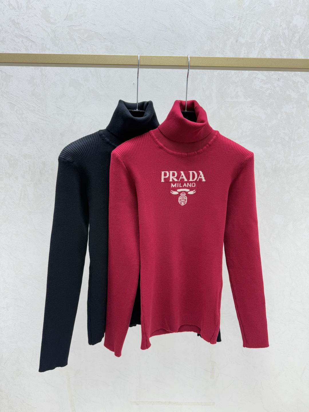 NO:657943,P home early autumn new style contrasting letter jacquard high collar knitted long sleeves color red black size 36.38.40,,alexander wang19860909P家 早秋新款 撞色字母提花高领针织长袖 颜色红色 黑色 尺码36.38.40,,alexander wang,Women's clothing