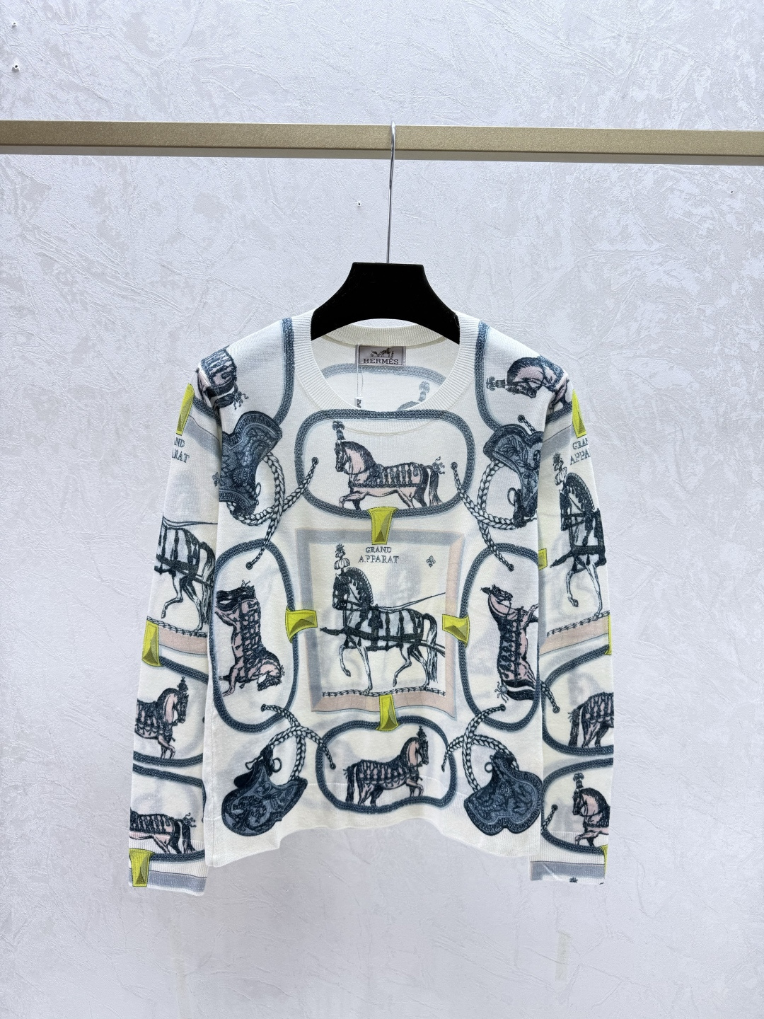 NO:657961,HE Home Early Autumn New Style Contrast Color Saddle Print Round Neck Knitted Long Sleeves Color White Size 36.38.40,,alexander wang19860909HE家 早秋新款 撞色马鞍印花圆领针织长袖 颜色白色 尺码36.38.40,,alexander wang,Women's clothing