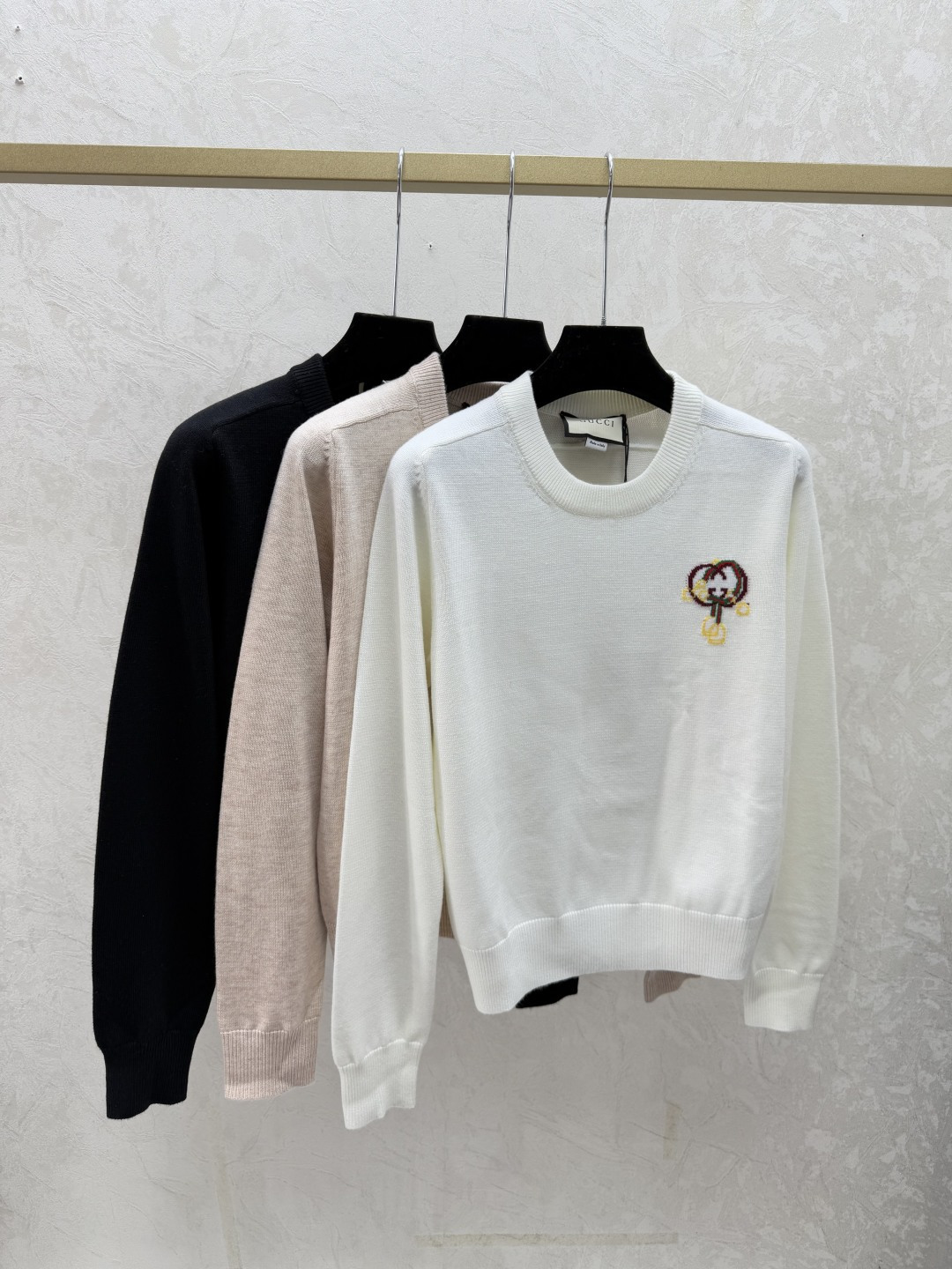 NO:658532,G Home Early Autumn New Style Solid Color Simple Round Neck Knitted Long Sleeve Color White Khaki Black Size 36.38.40,,gucci,alexander wang19860909G家 早秋新款 纯色简约圆领针织长袖 颜色白色 卡其 黑色 尺码36.38.40,,gucci,alexander wang,Women's clothing