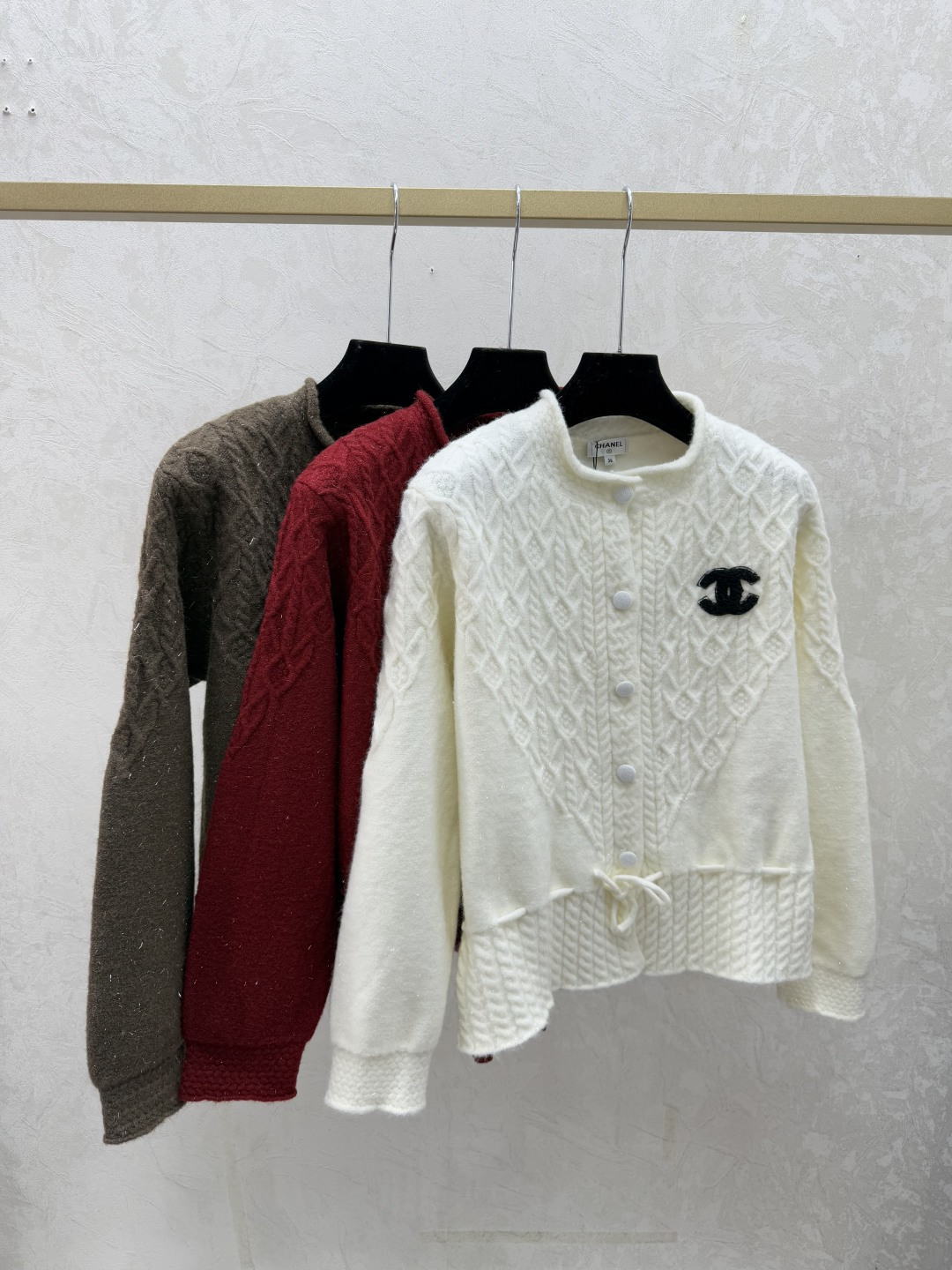 NO:658544,CH Home Early Autumn New Solid Color Simple Drawstring Round Neck Knitted Long-Sleeved Cardigan Color White Red Coffee Size 36.38.40,,alexander wang19860909CH家 早秋新款 纯色简约抽绳圆领针织长袖开衫 颜色白色 红色 咖啡 尺码36.38.40,,alexander wang,Women's clothing