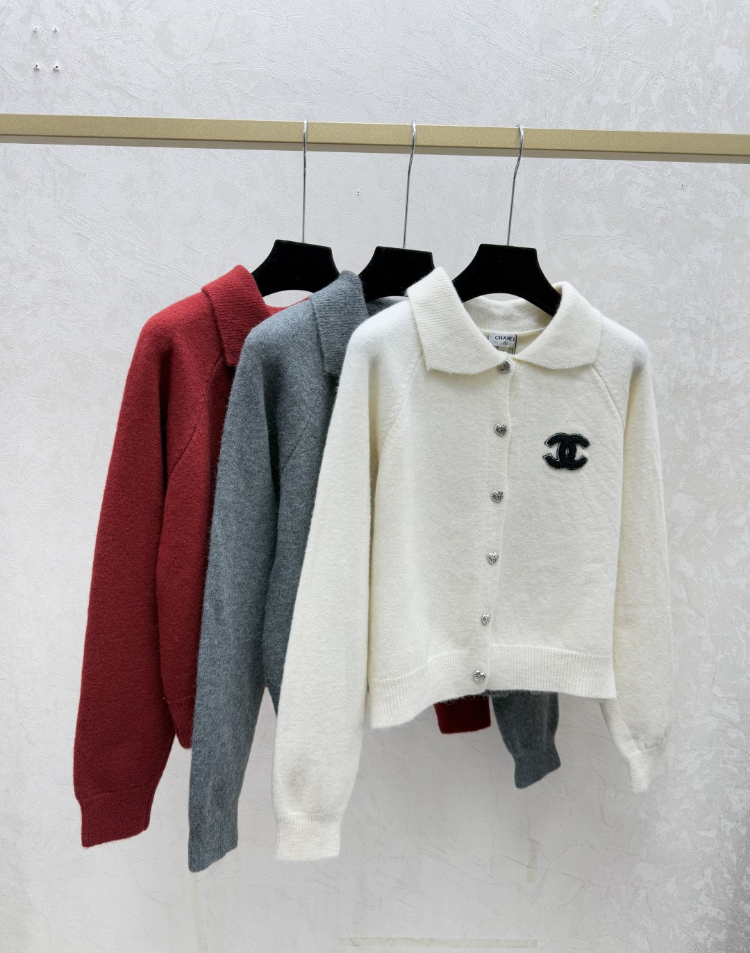 NO:663275,CH Home Early Autumn New Solid Color Lapel Knitted Long-Sleeved Cardigan Color White Red Gray Size 36.38.40,, 19860909CH家 早秋新款 纯色翻领针织长袖开衫 颜色白色 红色 灰色 尺码36.38.40,, ,Women's clothing