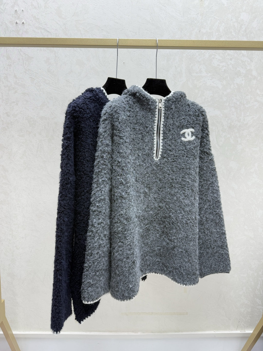 NO:663237,CH Home Early Autumn New Style Contrast Color Hooded Knitted Long Sleeves Color Gray Royal Blue Size 36.38.40,,hats, 19860909CH家 早秋新款 撞色连帽针织长袖 颜色灰色 宝蓝 尺码36.38.40,,hats, ,Women's clothing