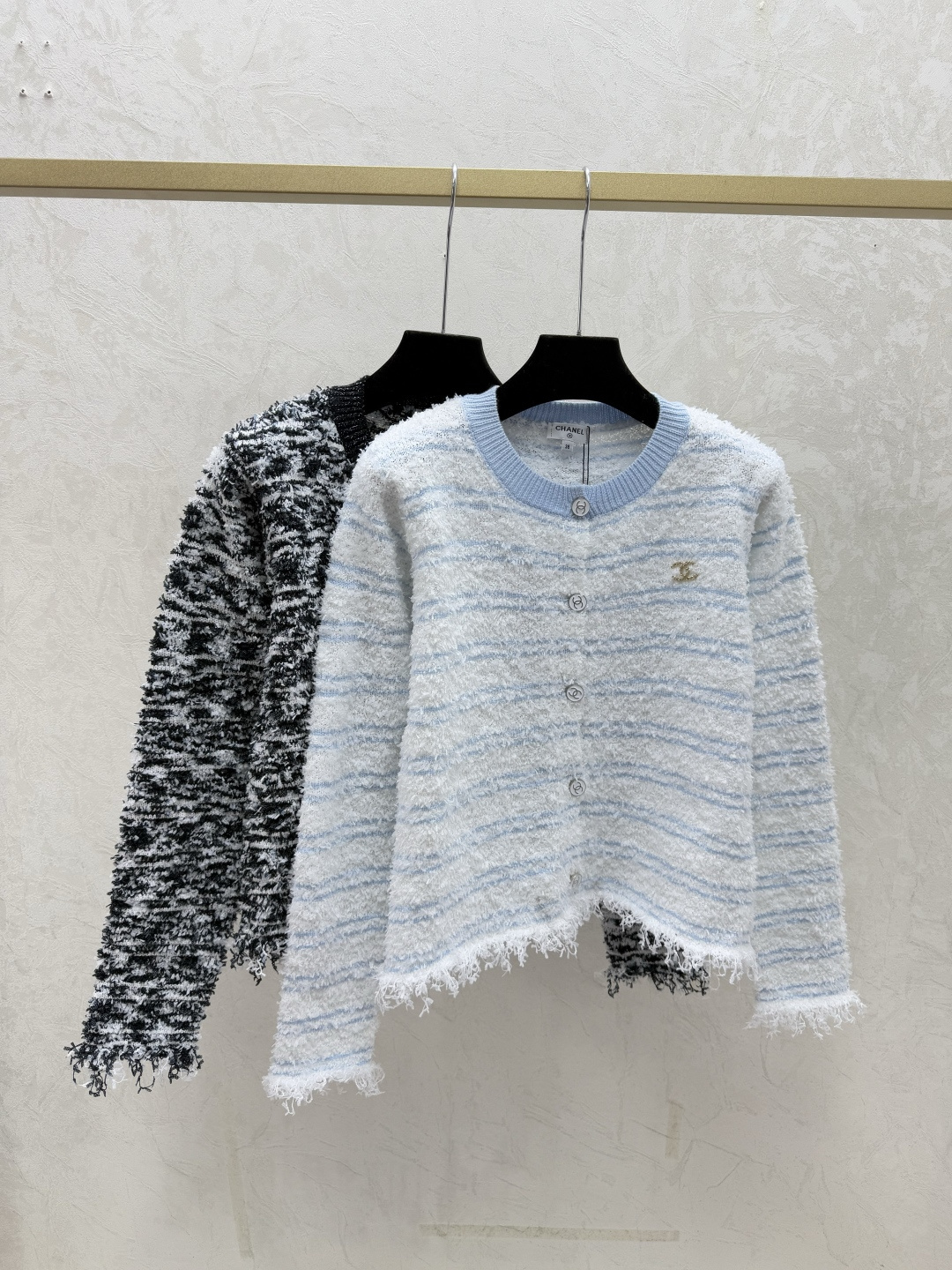 NO:663325,CH Home Early Autumn New Style Contrast Color Striped Jacquard Round Neck Knitted Long-Sleeved Cardigan Color Blue Black Size 36.38.40,, 19860909CH家 早秋新款 撞色条纹提花圆领针织长袖开衫 颜色蓝色 黑色 尺码36.38.40,, ,Women's clothing