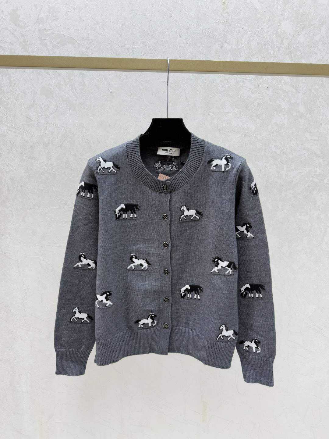 NO:665114,M family early autumn new style contrast pony jacquard round neck knitted long-sleeved cardigan color gray size 36.38.40,, 19860909M家 早秋新款 撞色小马提花圆领针织长袖开衫 颜色灰色 尺码36.38.40,, ,Women's clothing
