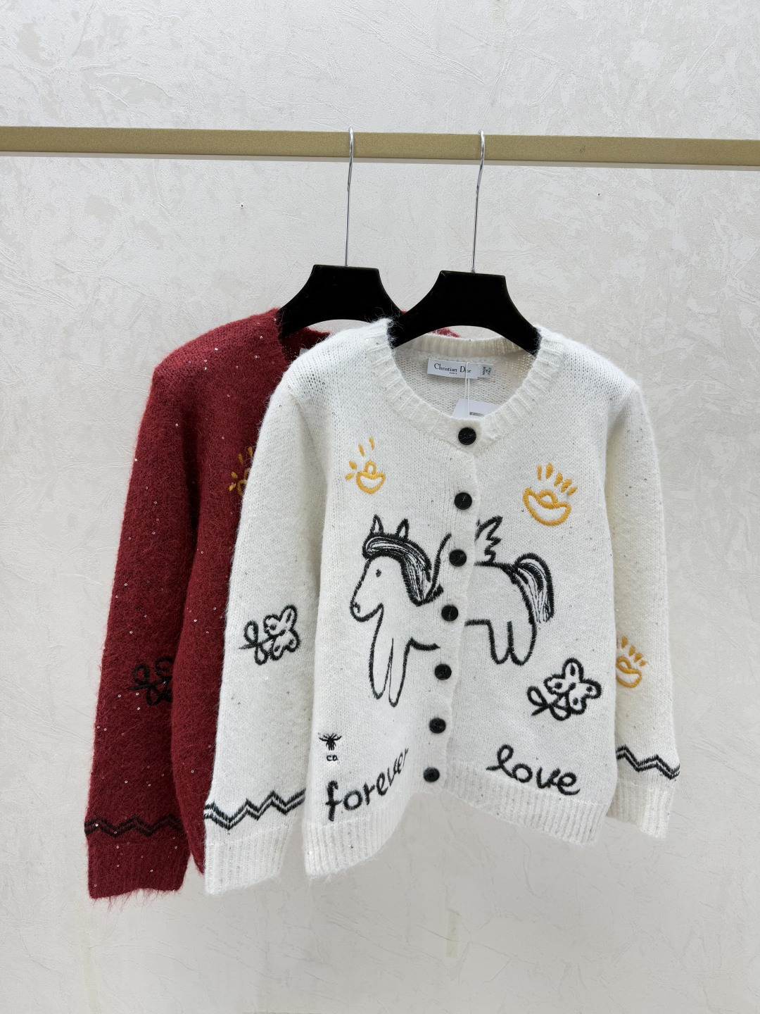 NO:665192,LO Home Early Autumn New Style Contrast Color Unicorn Embroidered Round Neck Knitted Long Sleeve Cardigan Color White Red Size 36.38.40,, 19860909LO家 早秋新款 撞色独角兽刺绣圆领针织长袖开衫 颜色白色 红色 尺码36.38.40,, ,Women's clothing