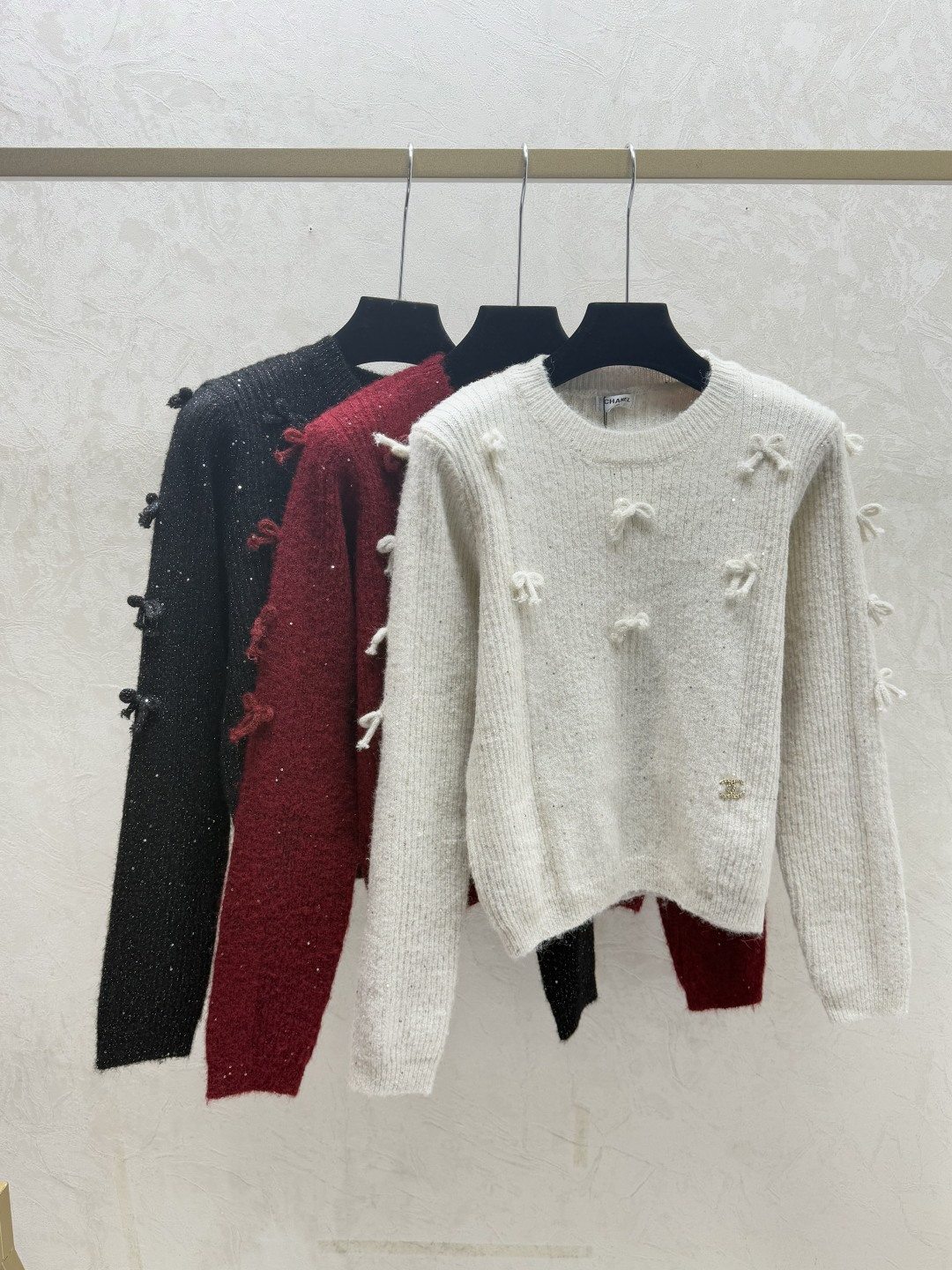 NO:665834,CH Home Early Autumn New Three-dimensional Bow Sequin Round Neck Knitted Long Sleeves Color White Red Black Size 36.38.40,, 19860909CH家 早秋新款 立体蝴蝶结珠片圆领针织长袖 颜色白色 红色 黑色 尺码36.38.40,, ,Women's clothing