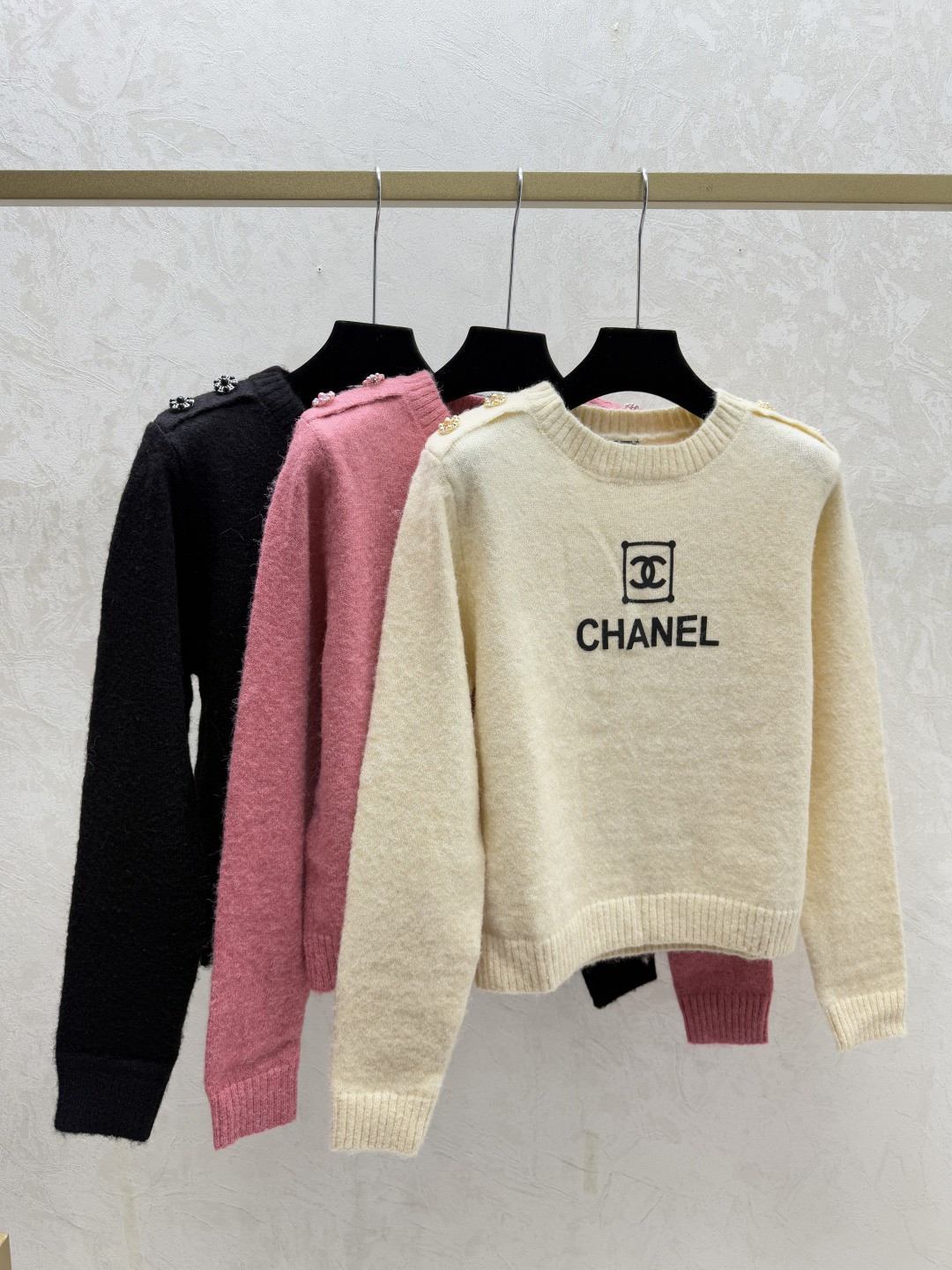 NO:665817,CH Home Early Autumn New Contrast Letter Round Neck Knitted Long Sleeve Color Khaki Pink Black Size 36.38.40,, 19860909CH家 早秋新款撞色字母圆领针织长袖 颜色卡其 粉色 黑色 尺码36.38.40,, ,Women's clothing