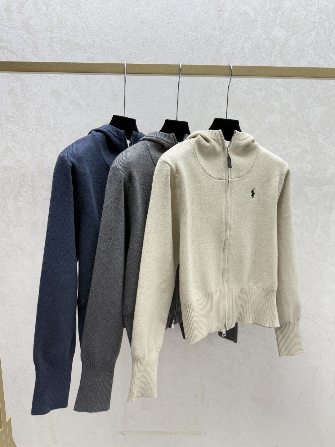NO:665819,PO home early autumn new solid color hooded knitted long-sleeved cardigan color apricot gray sapphire blue size 36.38.40,,hats, 19860909PO家 早秋新款纯色连帽针织长袖开衫 颜色杏色 灰色 宝蓝 尺码36.38.40,,hats, ,Women's clothing