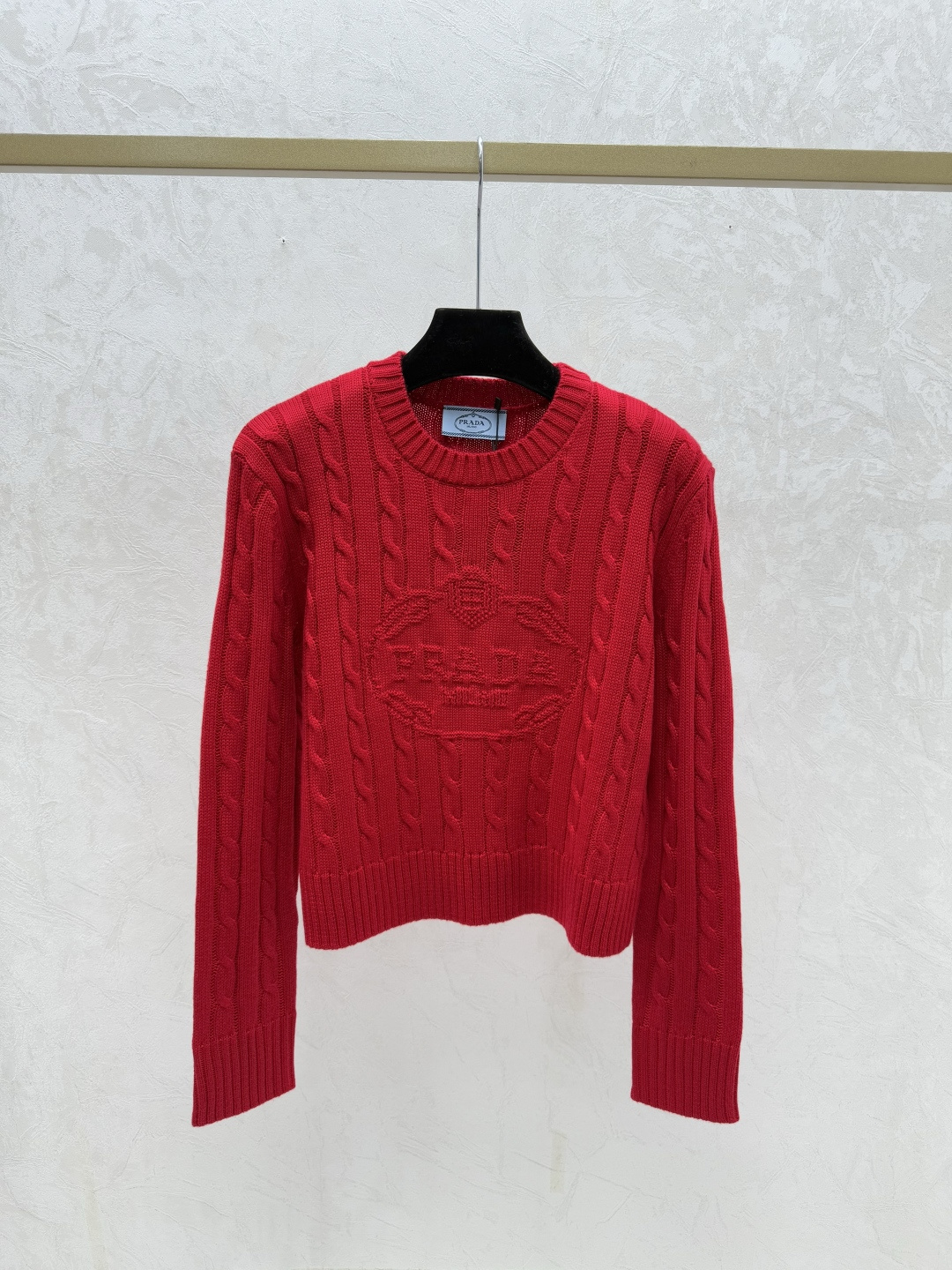 NO:666738,P family early autumn new solid color letter jacquard round neck knitted long sleeve color red pink royal blue size 36.38.40,, 19860909P家 早秋新款 纯色字母提花圆领针织长袖 颜色红色 粉色 宝蓝 尺码36.38.40,, ,Women's clothing
