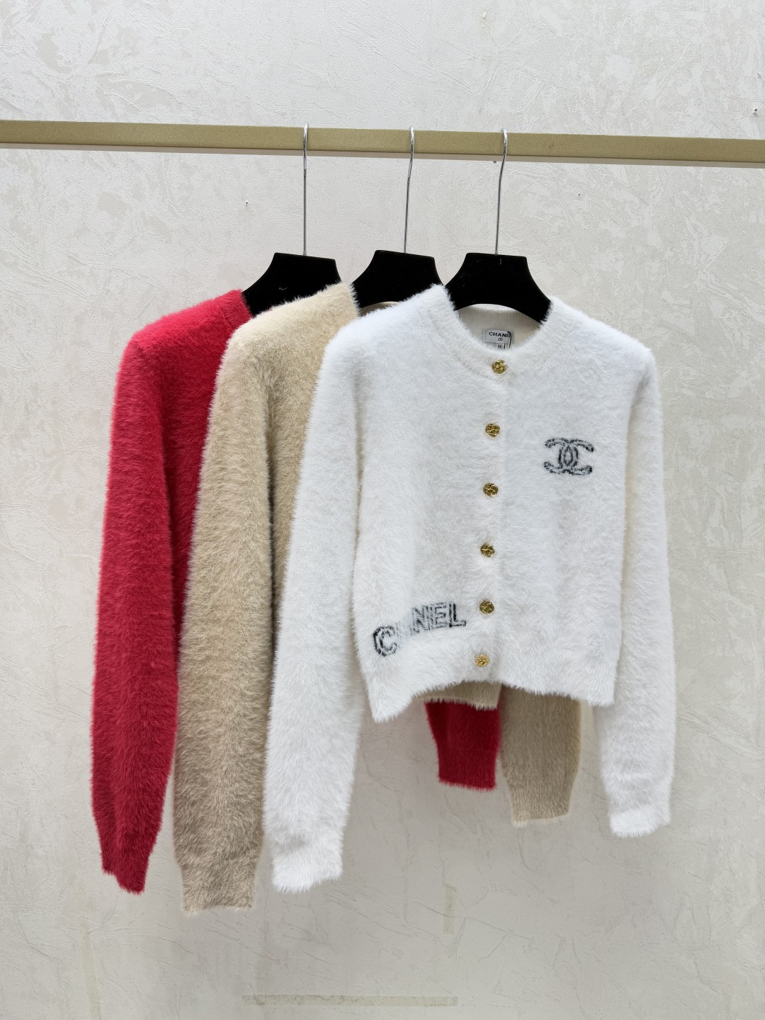 NO:666743,CH Home Early Autumn New Style Contrast Letter Jacquard Round Neck Knitted Long-Sleeved Cardigan Color White Khaki Red Size 36.38.40,, 19860909CH家 早秋新款 撞色字母提花圆领针织长袖开衫 颜色白色 卡其 红色 尺码36.38.40,, ,Women's clothing