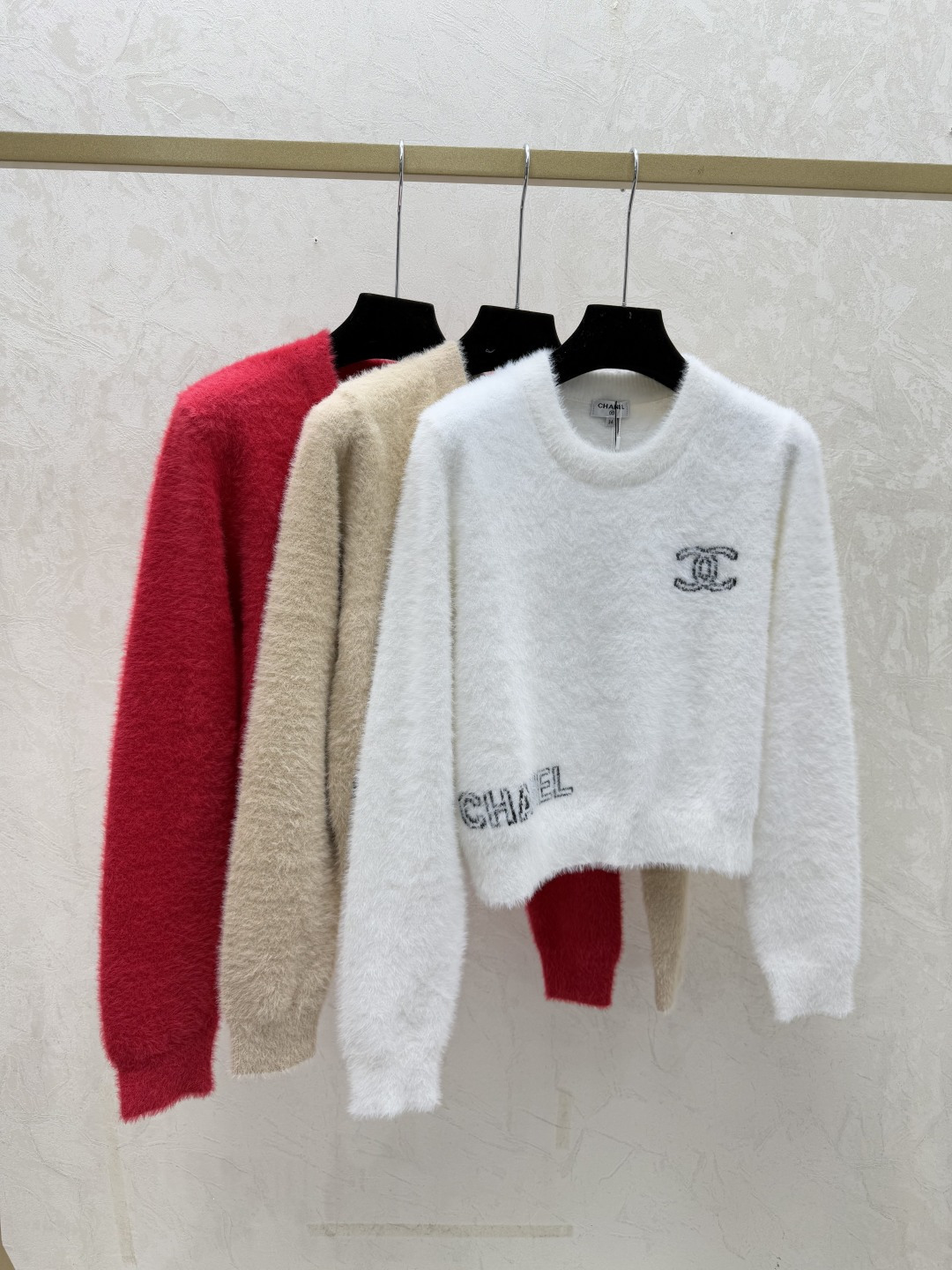 NO:666746,CH Home Early Autumn New Style Contrasting Letters Round Neck Knitted Long-Sleeved Cardigan Color White Khaki Red Size 36.38.40,, 19860909CH家 早秋新款 撞色字母圆领针织长袖开衫 颜色白色 卡其 红色 尺码36.38.40,, ,Women's clothing
