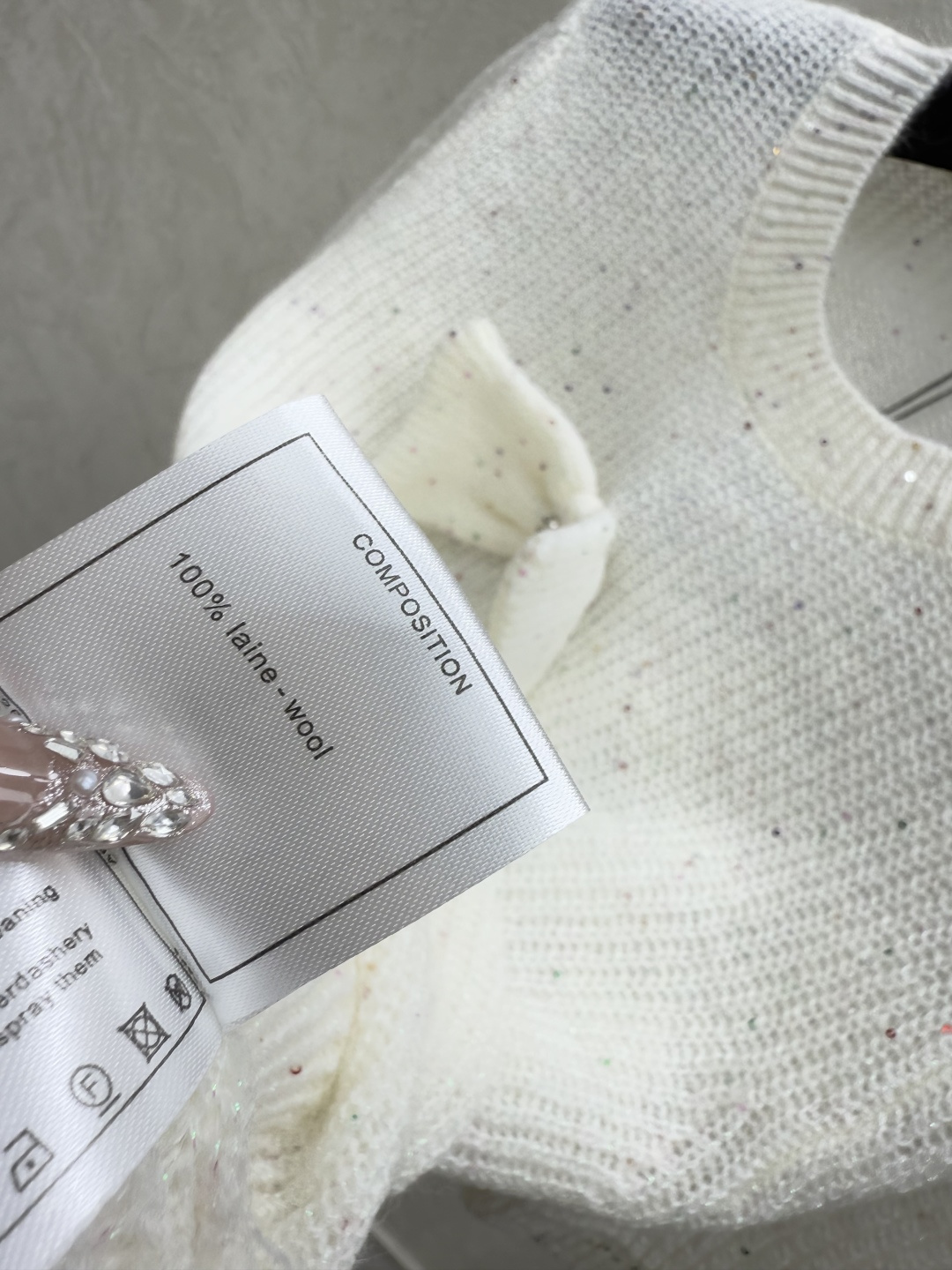 🆕CH家🆕 早春新款 纯色立体蝴蝶结珠片圆领针织短袖颜色：白色 红色尺码：36.38.40👉