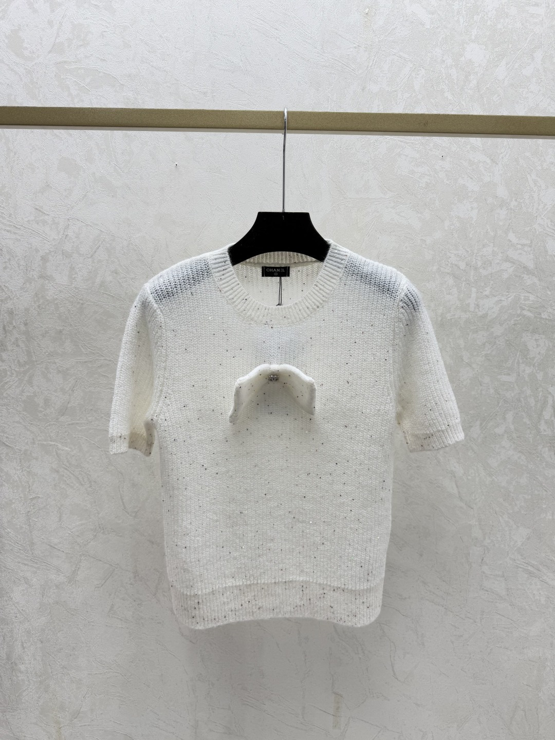 🆕CH家🆕 早春新款 纯色立体蝴蝶结珠片圆领针织短袖颜色：白色 红色尺码：36.38.40👉