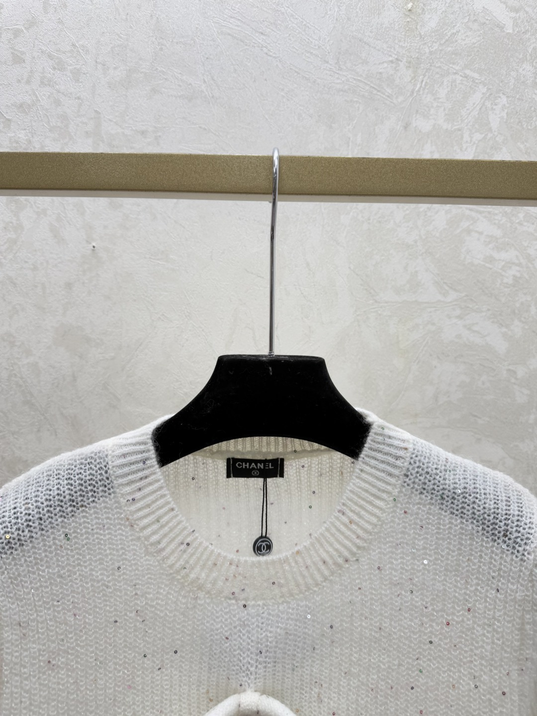 🆕CH家🆕 早春新款 纯色立体蝴蝶结珠片圆领针织短袖颜色：白色 红色尺码：36.38.40👉