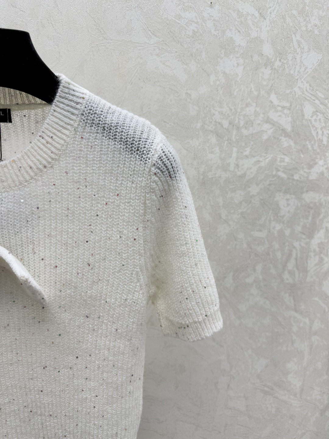 🆕CH家🆕 早春新款 纯色立体蝴蝶结珠片圆领针织短袖颜色：白色 红色尺码：36.38.40👉