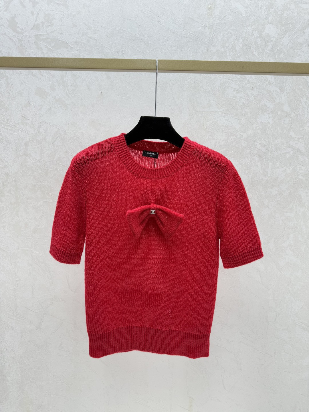 🆕CH家🆕 早春新款 纯色立体蝴蝶结珠片圆领针织短袖颜色：白色 红色尺码：36.38.40👉