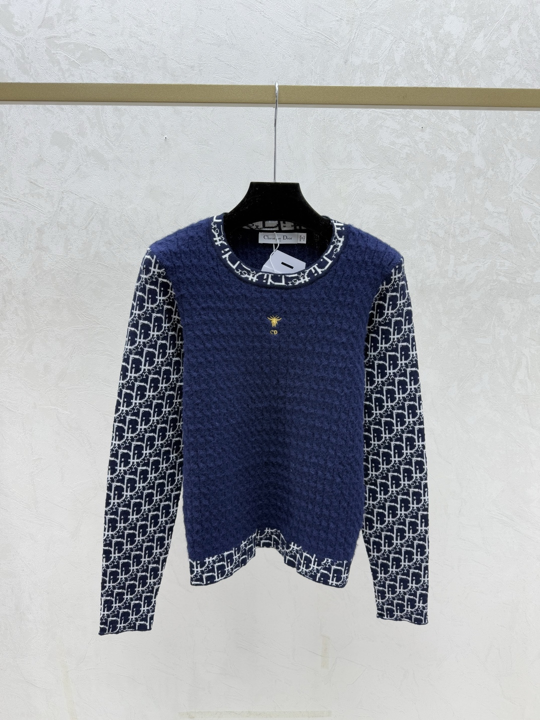 NO:667176,D Home Early Autumn New Style Contrast Presbyopia Letters Round Neck Knitted Long Sleeves Color Royal Blue Size 36.38.40, dior,  19860909D家 早秋新款 撞色老花字母圆领针织长袖 颜色宝蓝 尺码36.38.40,,dior, ,Women's clothing