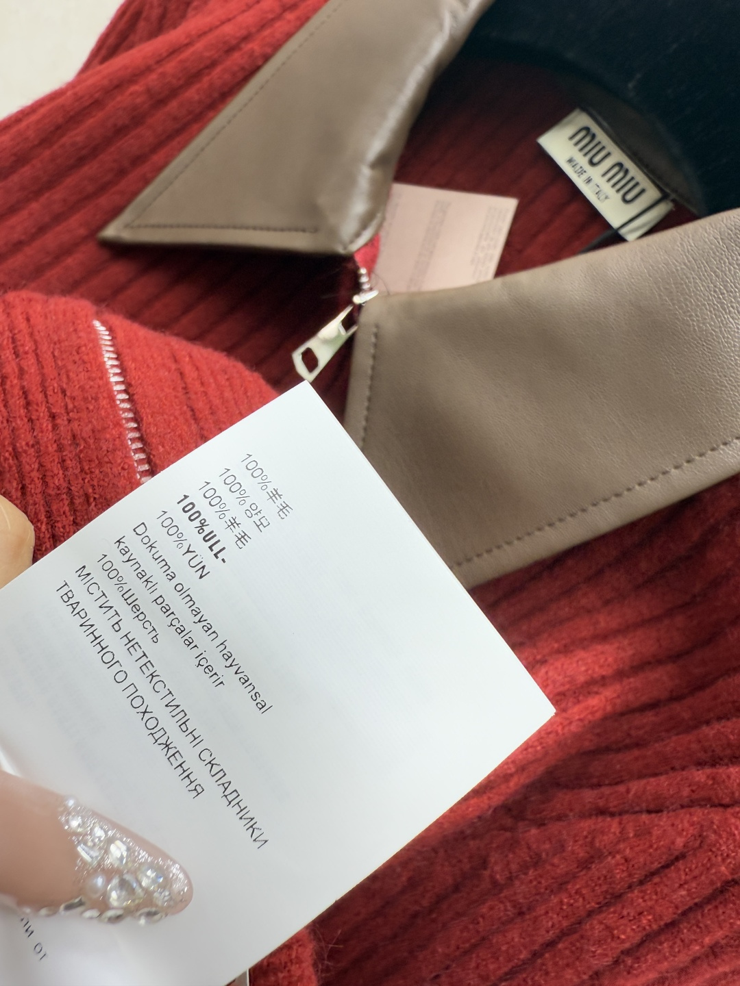 🆕M家🆕 早秋新款 撞色翻领针织长袖开衫颜色：灰色 红色尺码：36.38.40👉