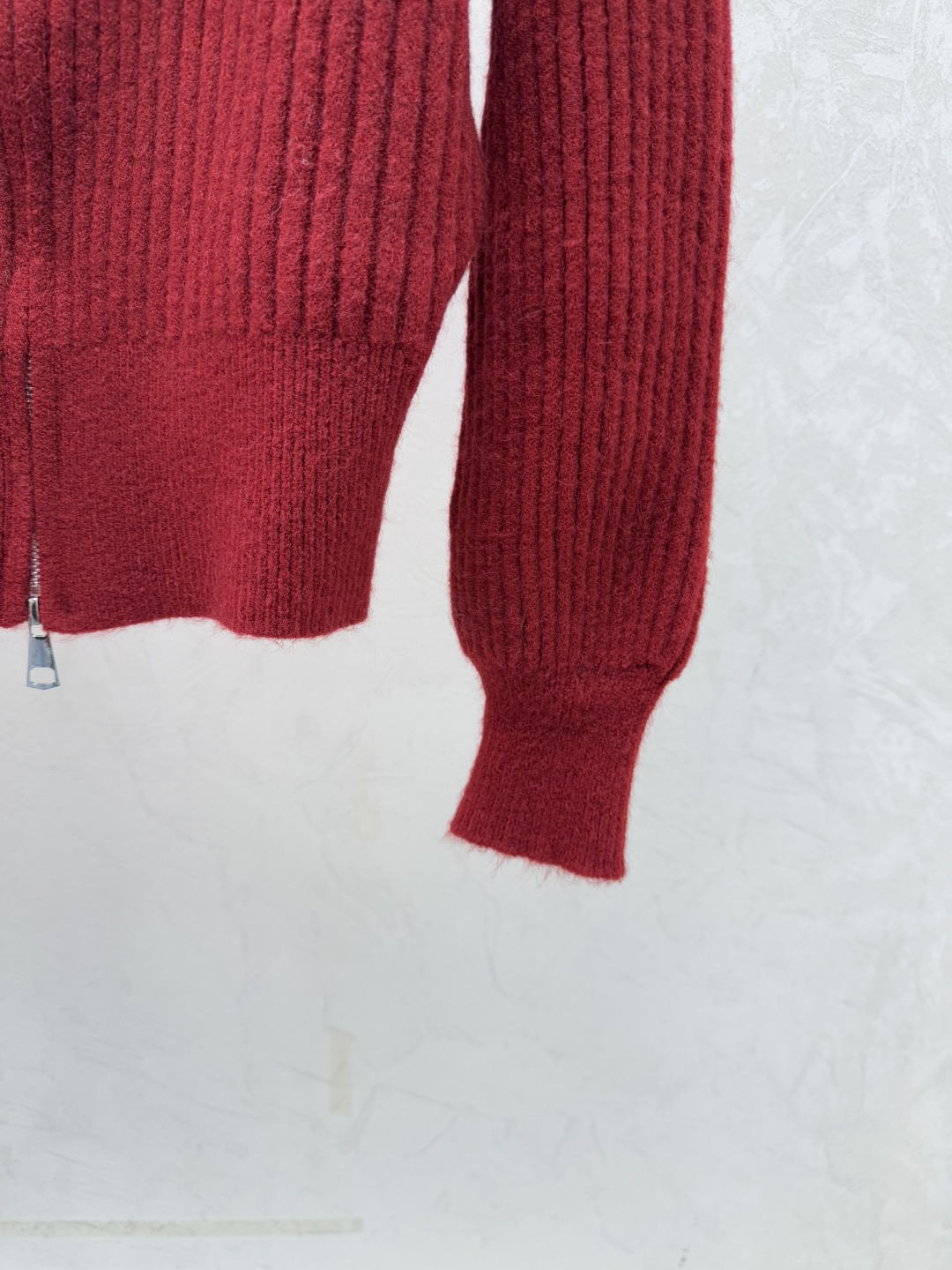 🆕M家🆕 早秋新款 撞色翻领针织长袖开衫颜色：灰色 红色尺码：36.38.40👉