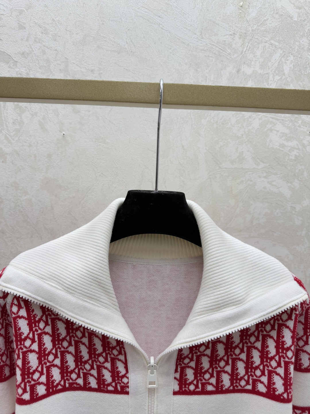 🆕D家🆕 早秋新款 撞色老花翻领双面针织长袖开衫颜色：红色尺码：36.38.40👉