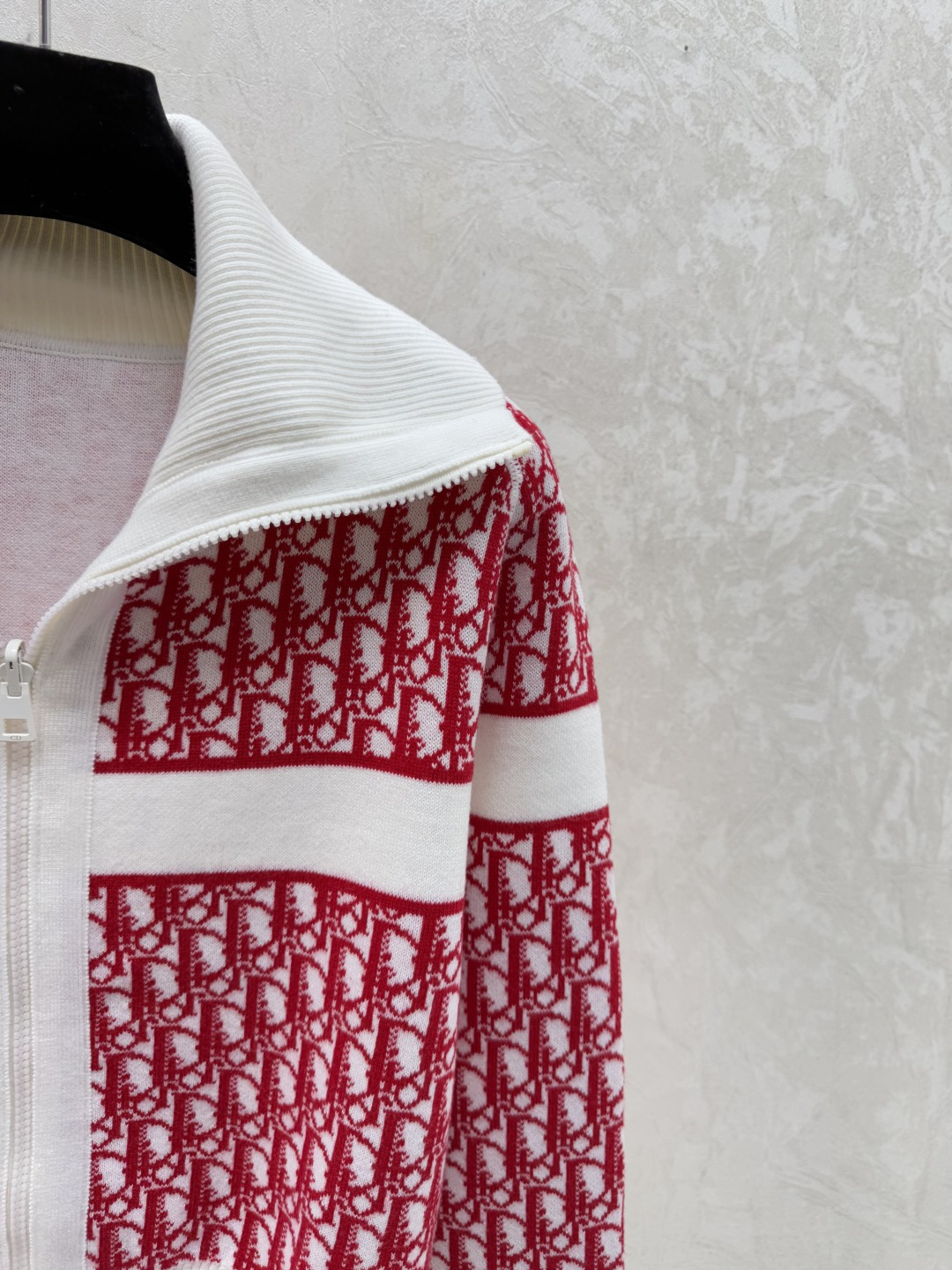 🆕D家🆕 早秋新款 撞色老花翻领双面针织长袖开衫颜色：红色尺码：36.38.40👉