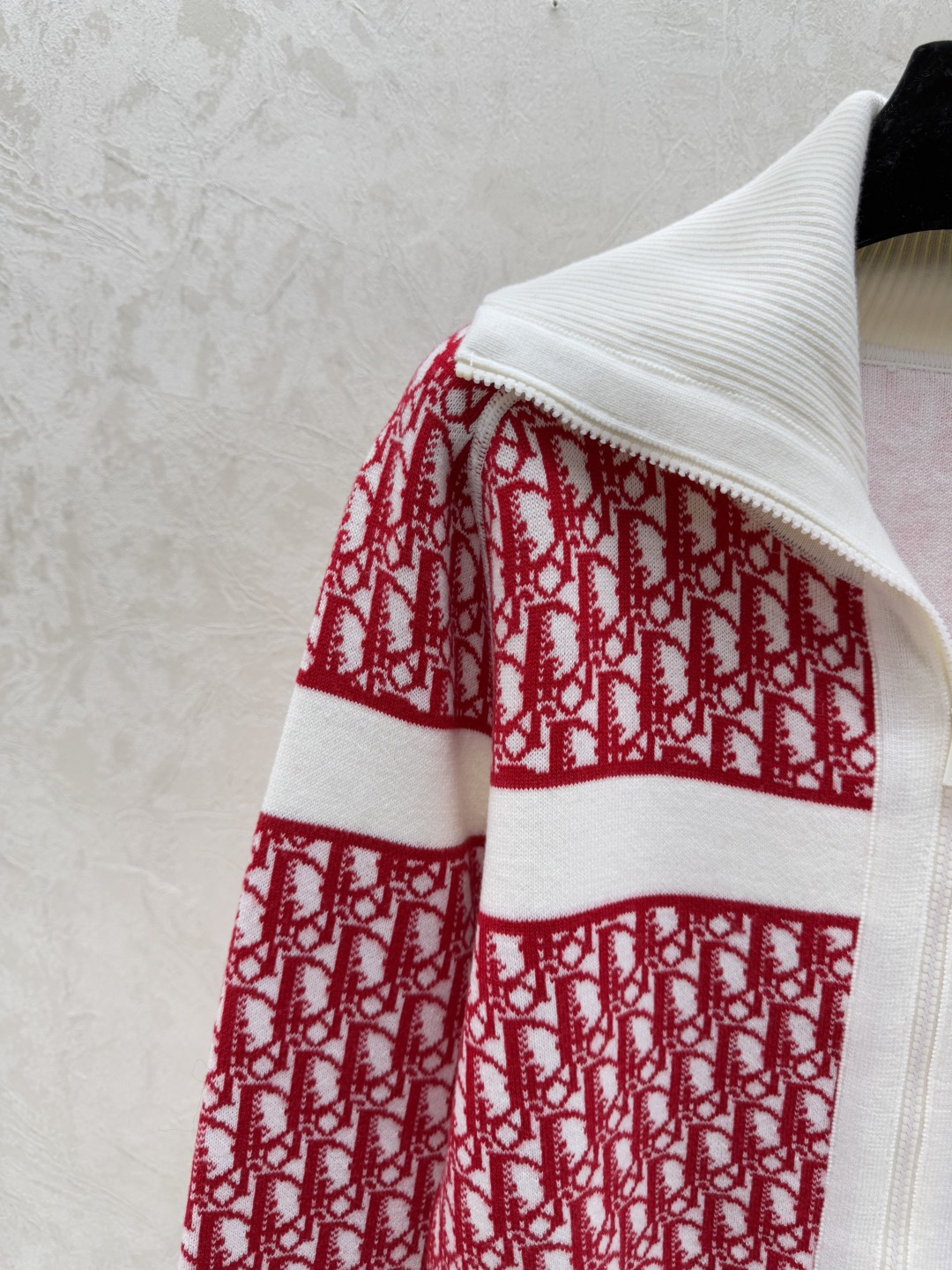 🆕D家🆕 早秋新款 撞色老花翻领双面针织长袖开衫颜色：红色尺码：36.38.40👉