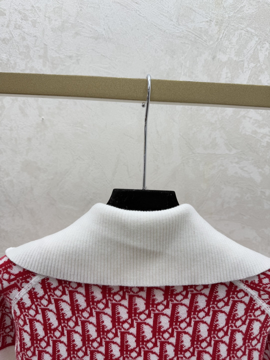 🆕D家🆕 早秋新款 撞色老花翻领双面针织长袖开衫颜色：红色尺码：36.38.40👉