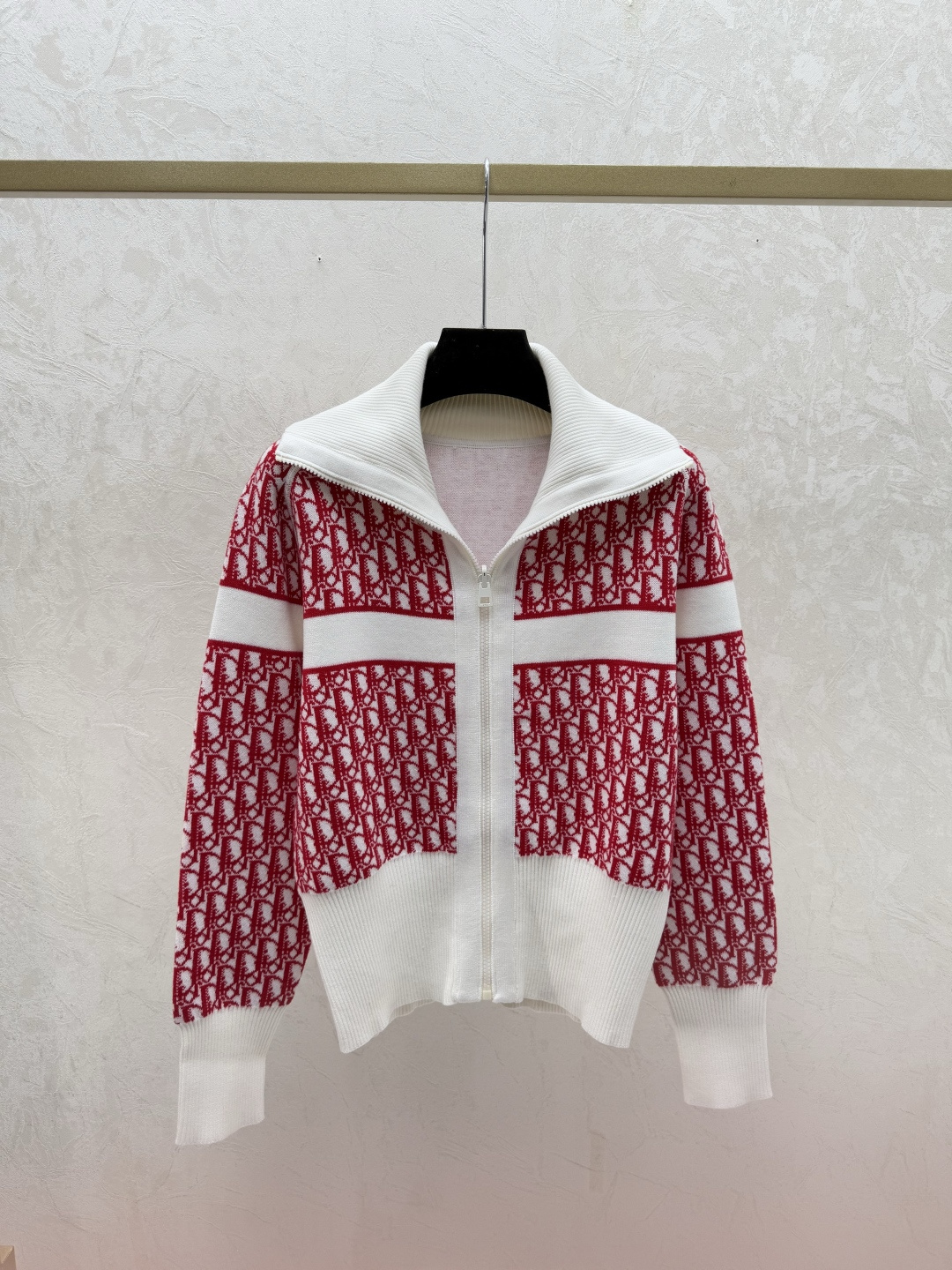 🆕D家🆕 早秋新款 撞色老花翻领双面针织长袖开衫颜色：红色尺码：36.38.40👉