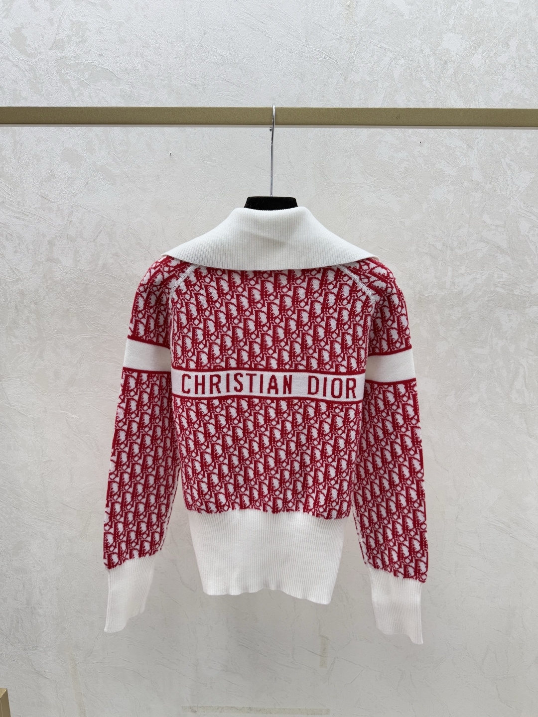 🆕D家🆕 早秋新款 撞色老花翻领双面针织长袖开衫颜色：红色尺码：36.38.40👉