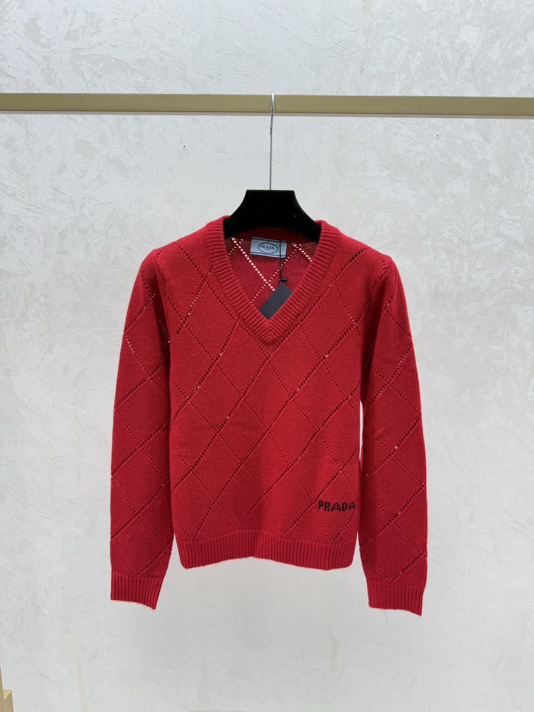 NO:667192,P home early autumn new style solid color diamond hollow round neck knitted long sleeves color red pink khaki sapphire blue size 36.38.40,, 19860909P家 早秋新款 纯色菱格镂空圆领针织长袖 颜色红色 粉色 卡其 宝蓝 尺码36.38.40,, ,Women's clothing