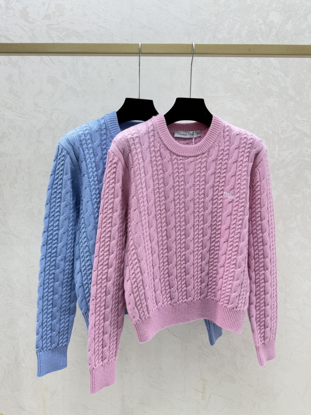 NO:667199,D Home Early Autumn New Style Solid Color Simple Round Neck Knitted Long Sleeves Color Pink Blue Size 36.38.40, dior,  19860909D家 早秋新款 纯色简约圆领针织长袖 颜色粉色 蓝色 尺码36.38.40,,dior, ,Women's clothing