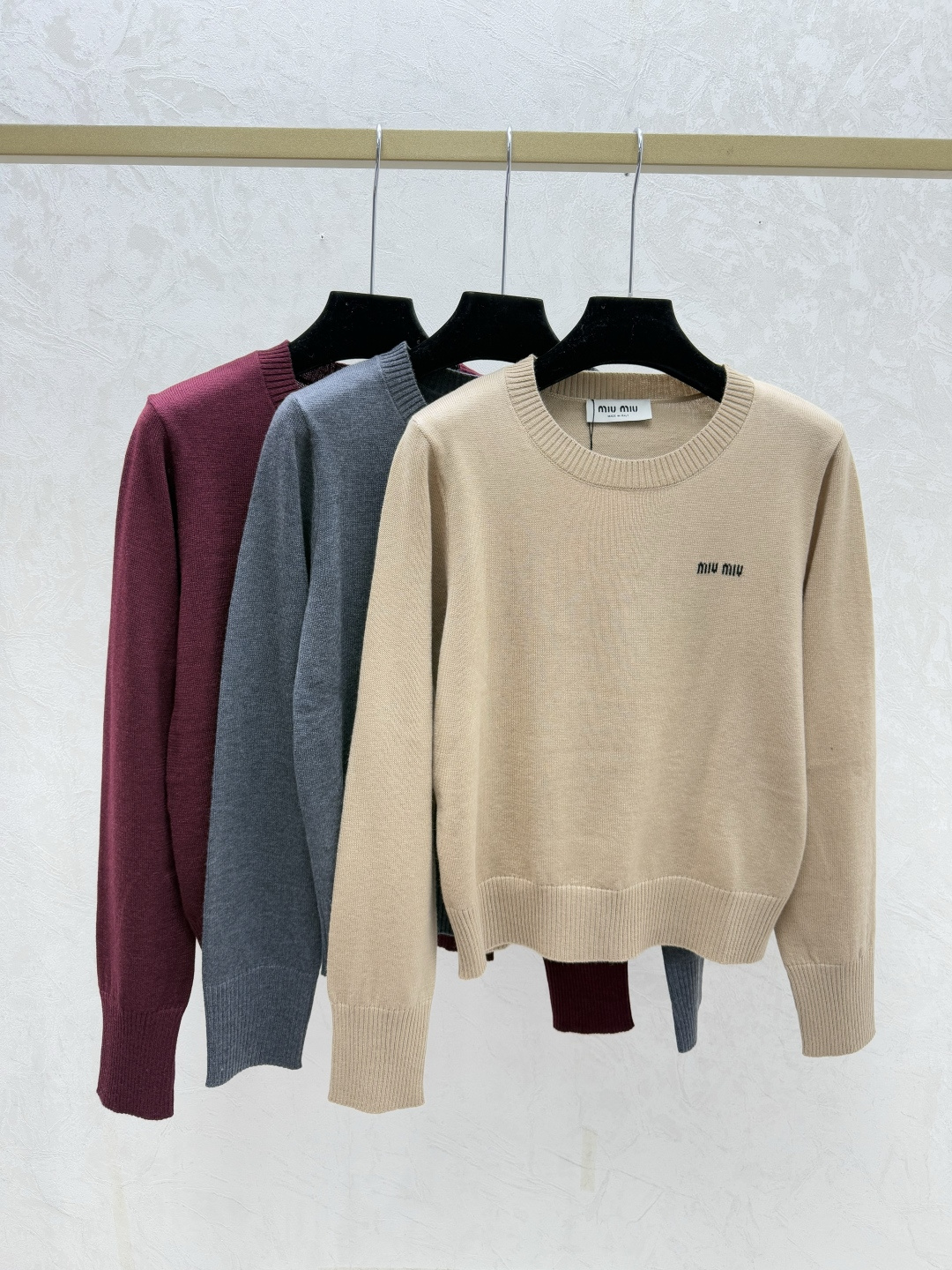 NO:667221,M family early autumn new style solid color simple round neck knitted long sleeve color khaki gray red size 36.38.40,, 19860909M家 早秋新款 纯色简约圆领针织长袖 颜色卡其 灰色 红色 尺码36.38.40,, ,Women's clothing