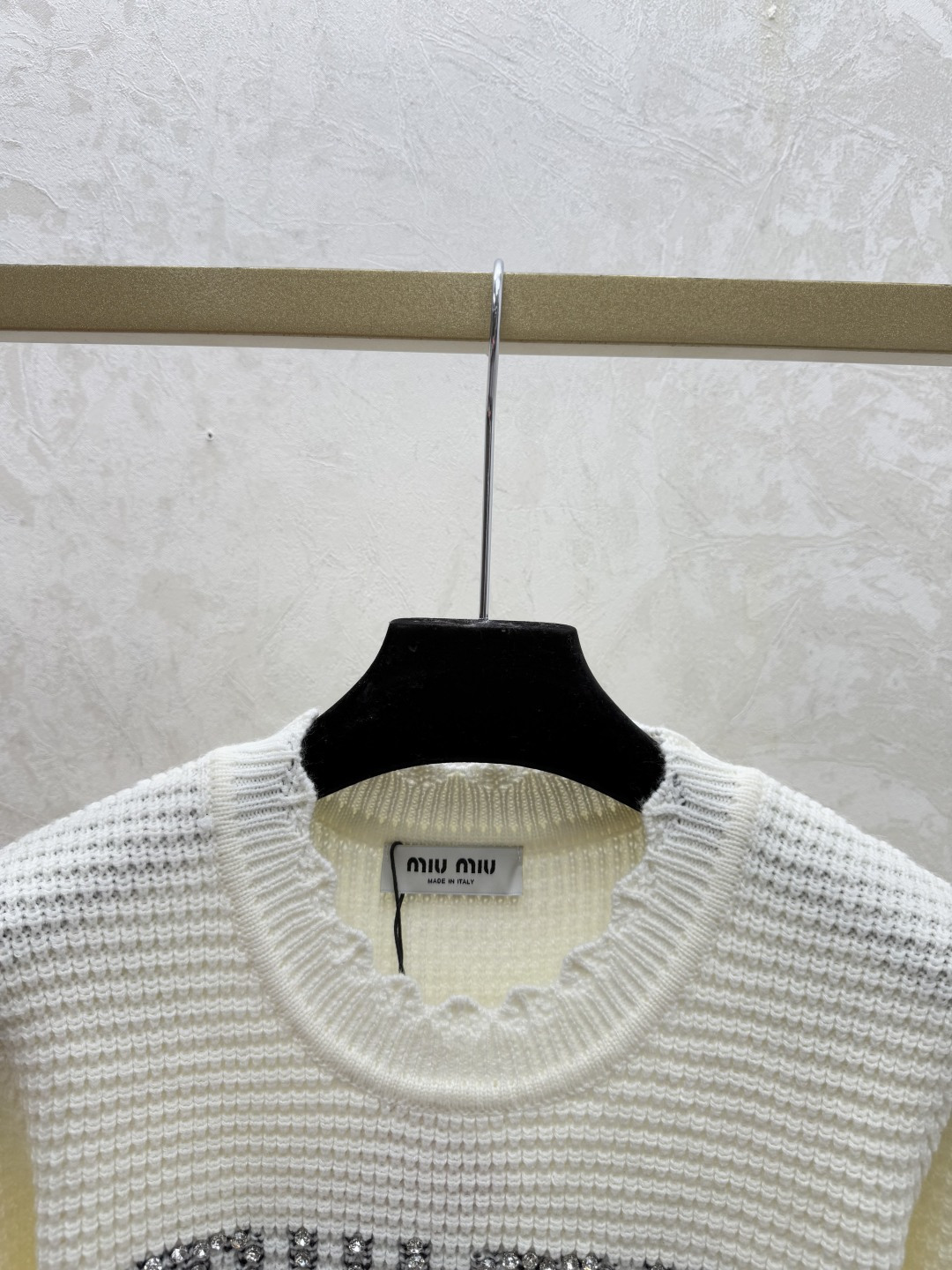 🆕M家🆕 早秋新款 字母钉珠圆领针织长袖颜色：白色 粉色 卡其尺码：36.38.40👉