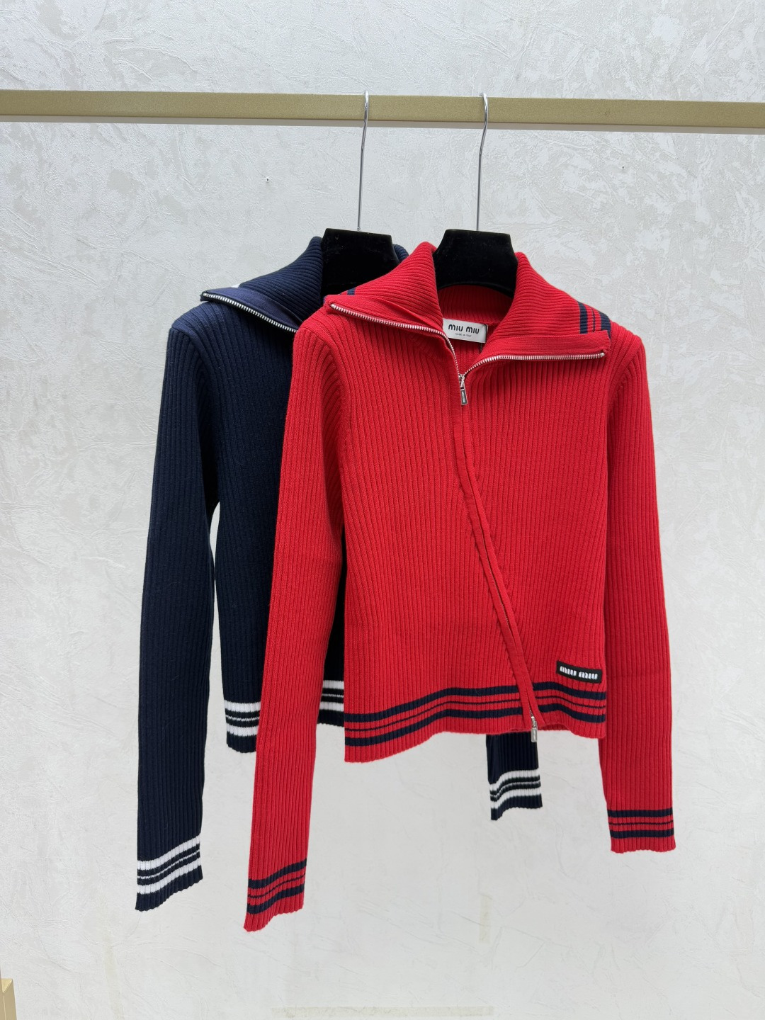 NO:667232,M Family Early Autumn New Style Contrast Color Lapel Knitted Long-Sleeved Cardigan Color Red Royal Blue Size 36.38.40,, 19860909M家 早秋新款 撞色翻领针织长袖开衫 颜色红色 宝蓝 尺码36.38.40,, ,Women's clothing