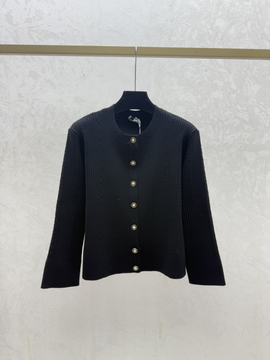 🆕CH家🆕 早秋新款 纯色简约圆领针织长袖开衫颜色：白色 粉色 红色 黑色尺码：36.38.40👉