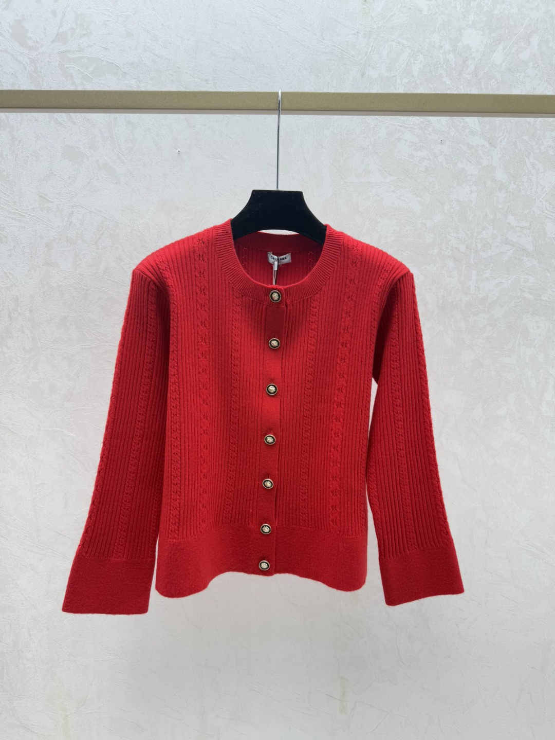 🆕CH家🆕 早秋新款 纯色简约圆领针织长袖开衫颜色：白色 粉色 红色 黑色尺码：36.38.40👉